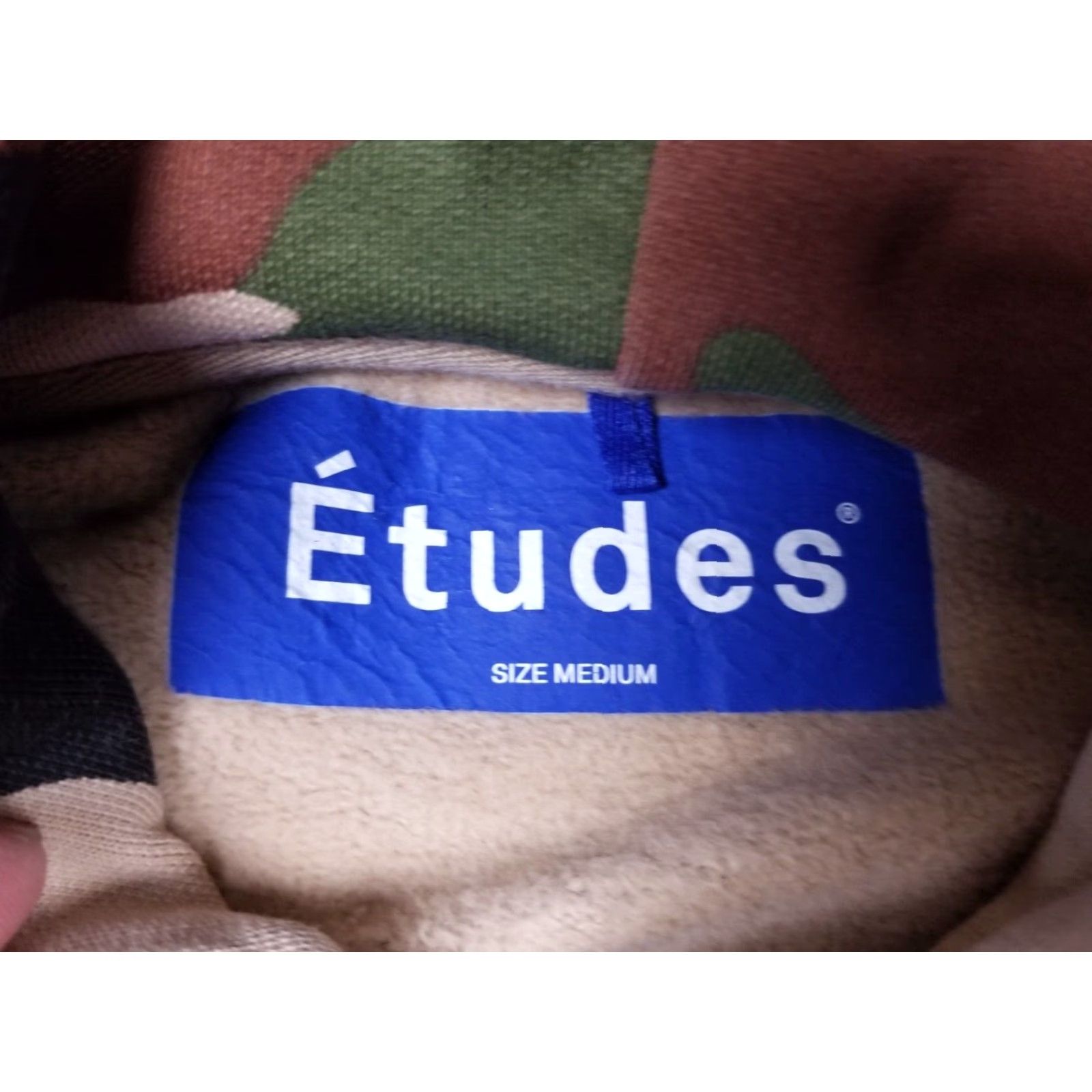 Vintage ETUDES CAMOUFLAGE HOODIE SWEATSHIRT MEN'S MEDIUM MINTY Camouflage Pattern Pullover Lined Cross Shoulder 20 INCH 24 INCH Size M Mens Hoodie Sweatshirt Size US M / EU 48-50 / 2 - 5 Thumbnail