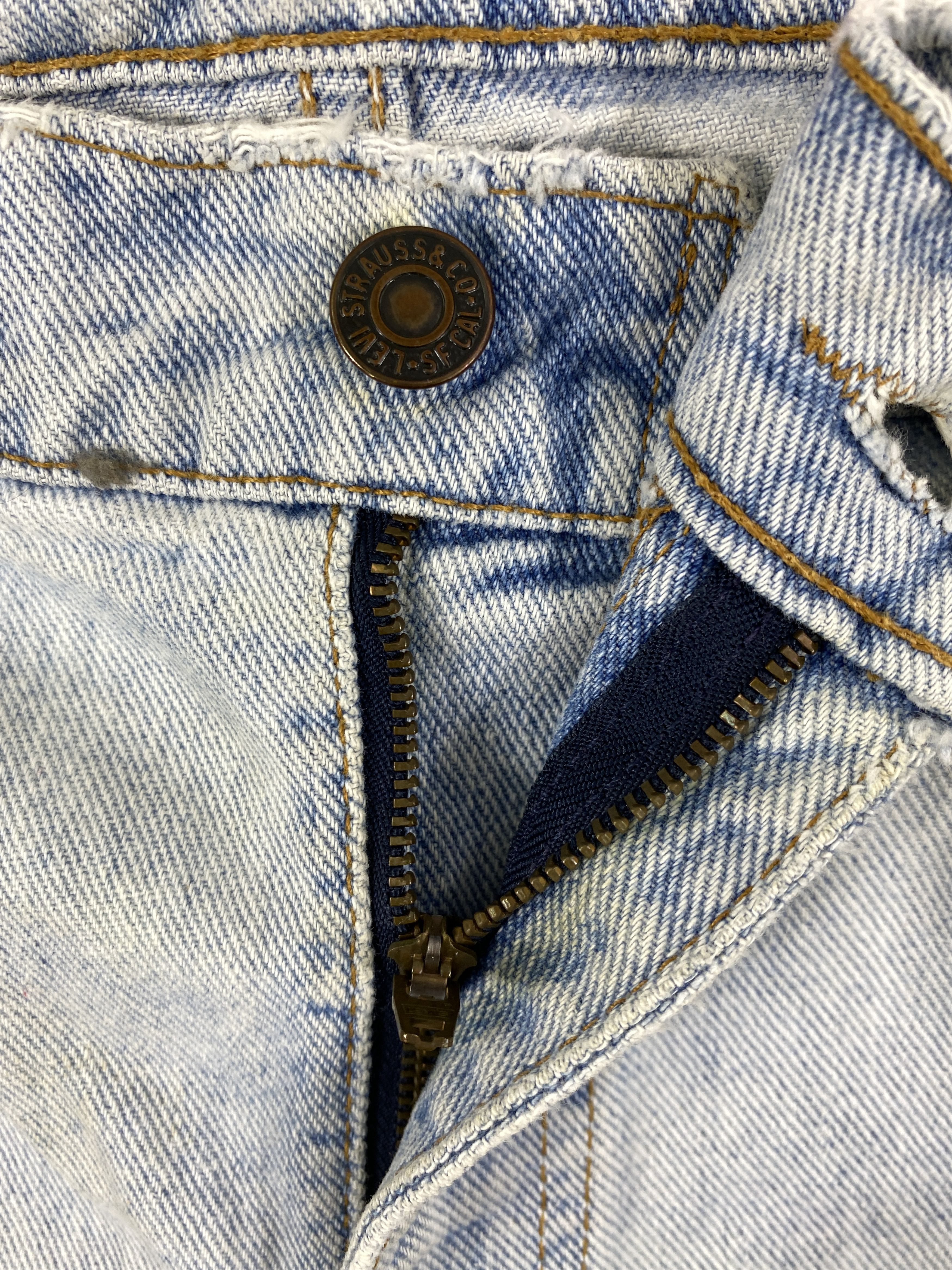 Levi's 90's Light Wash Vintage Levi's 550 37x30.5 Denim -JN1880 Size US 37 - 6 Thumbnail