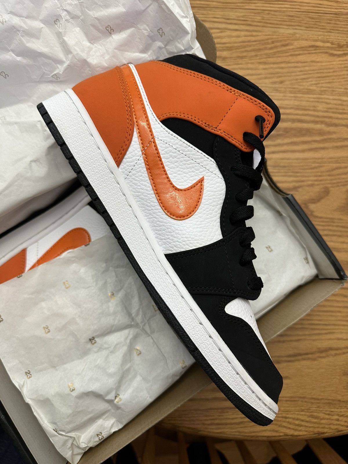 Jordan Brand × Nike Jordan 1 Shattered Backboard Retro Mid Size US 11 / EU 44 - 2 Thumbnail