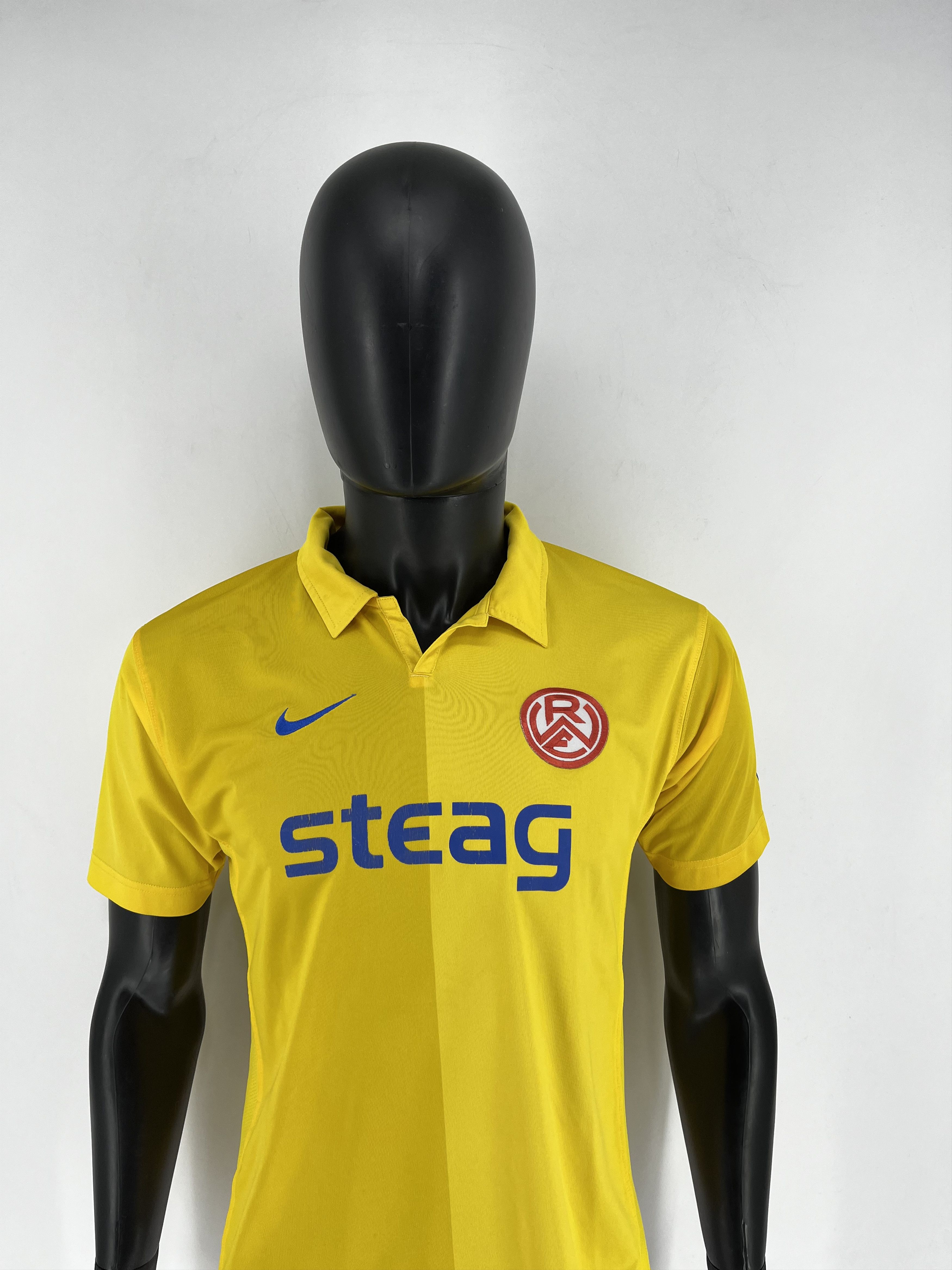 Nike Vintage Nike Rot Weiss Essen RWE Yellow Rare Jersey Shirt Size US XS / EU 42 / 0 - 5 Thumbnail