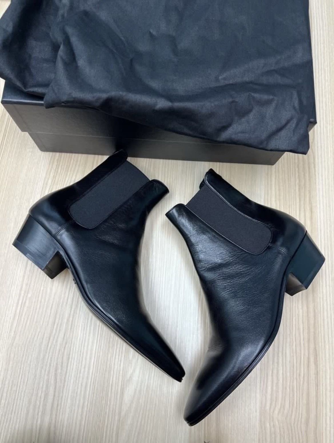 image of Saint Laurent Paris Chelsea Boots - Size 40 in Black, Men's