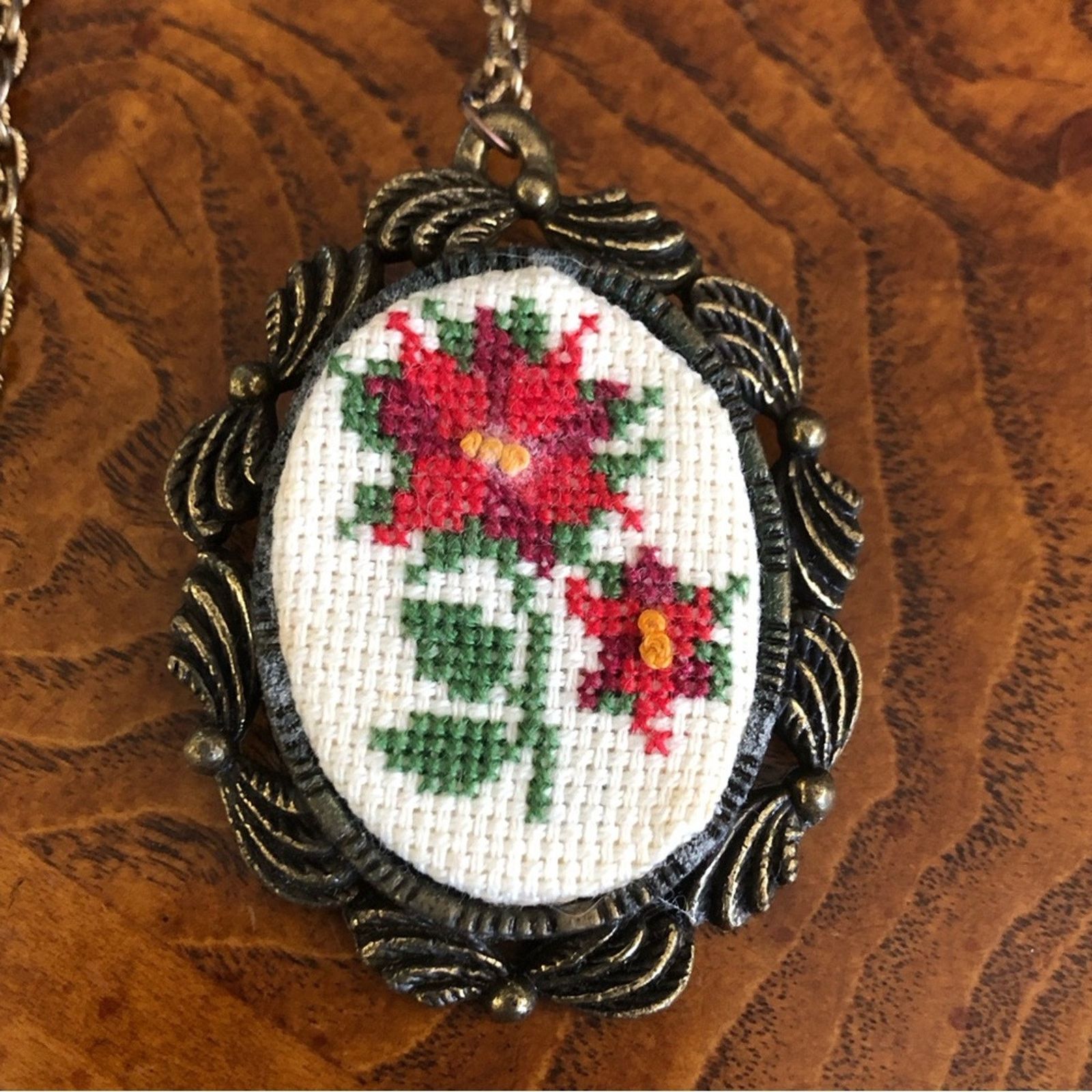 Vintage Vintage The Creative Circle cross stitch pendant on chain Size ONE SIZE - 7 Thumbnail
