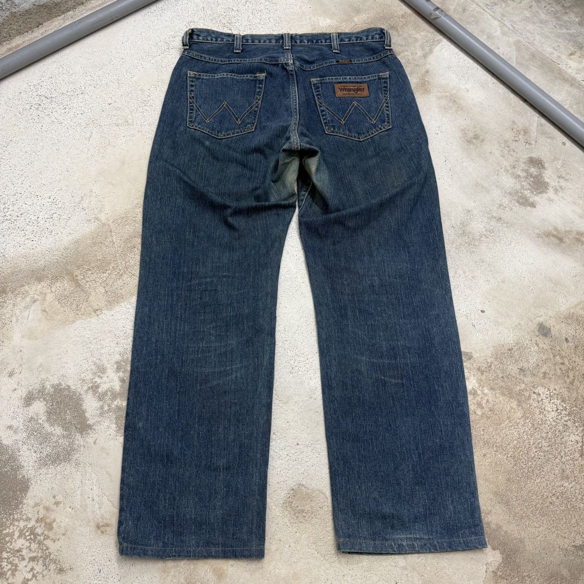 Wrangler Vintage 90s Basic Wrangler Relaxed Fit Denim Pants Size US 33 - 2 Thumbnail