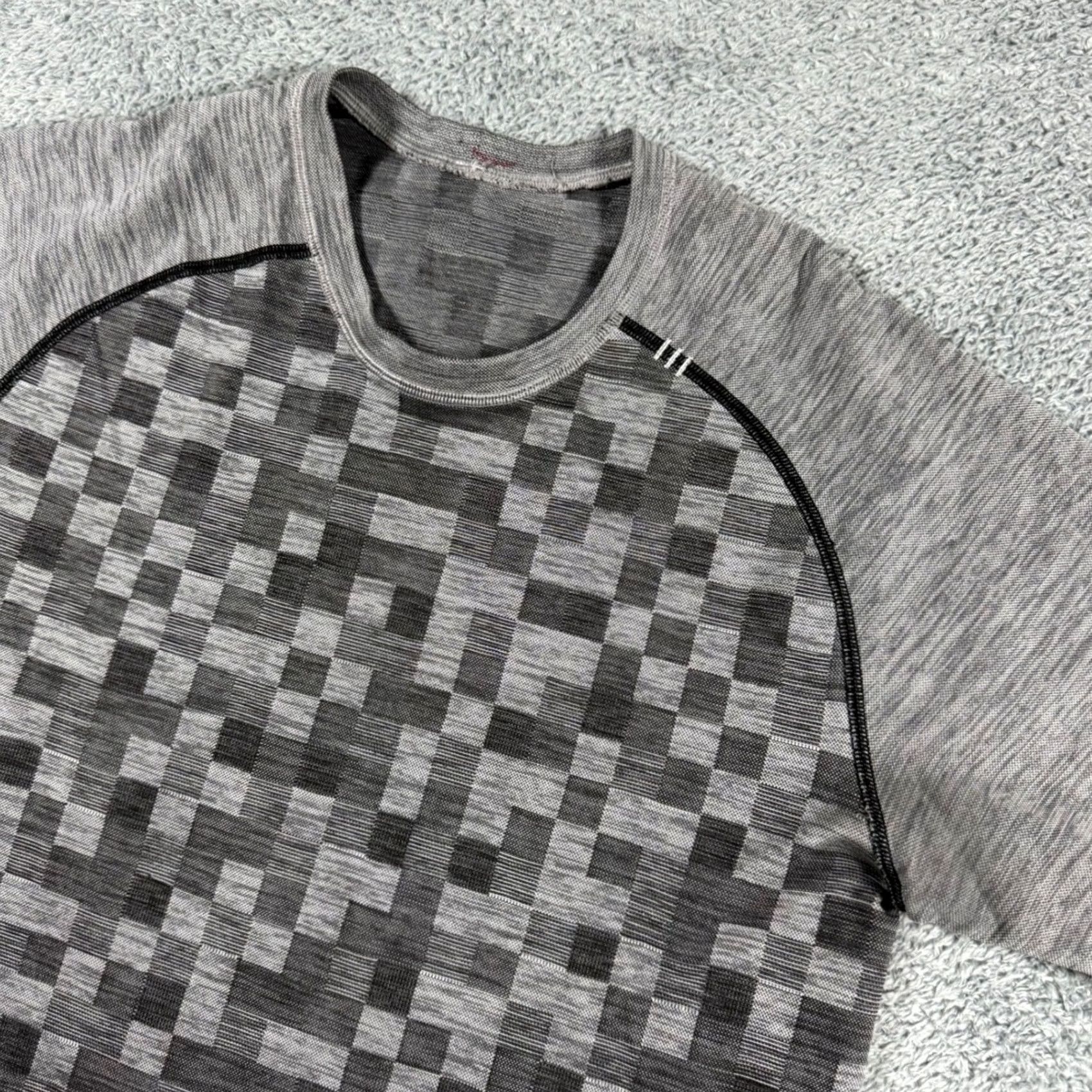 Lululemon Lululemon Metal Vent Tech Shirt Mens Medium Grey Pixel Checkered S/S Training Size US M / EU 48-50 / 2 - 2 Thumbnail