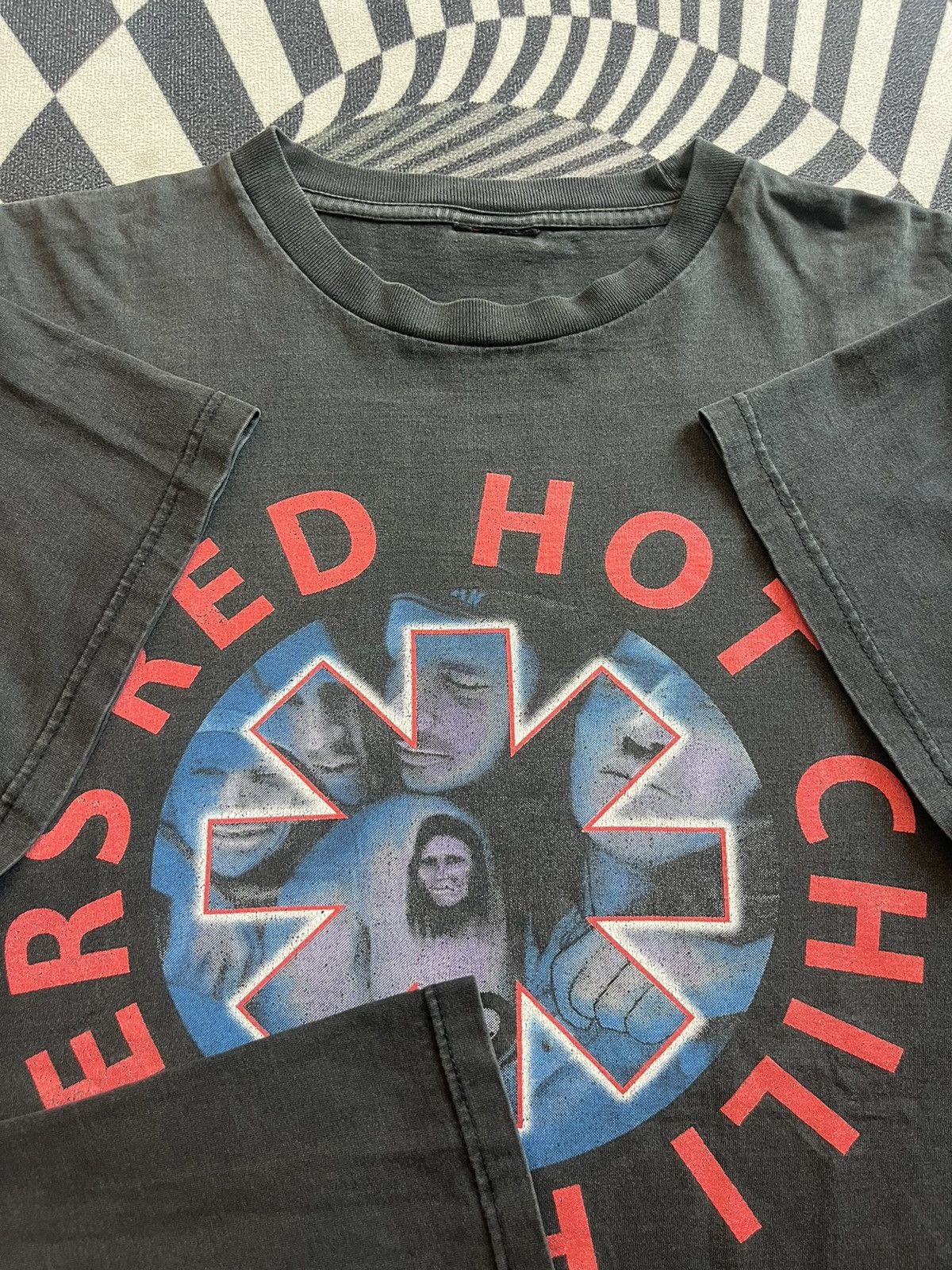 Band Tees Vintage RED HOT CHILI PEPPERS 90’s Band Tshirt Size US XL / EU 56 / 4 - 8 Thumbnail