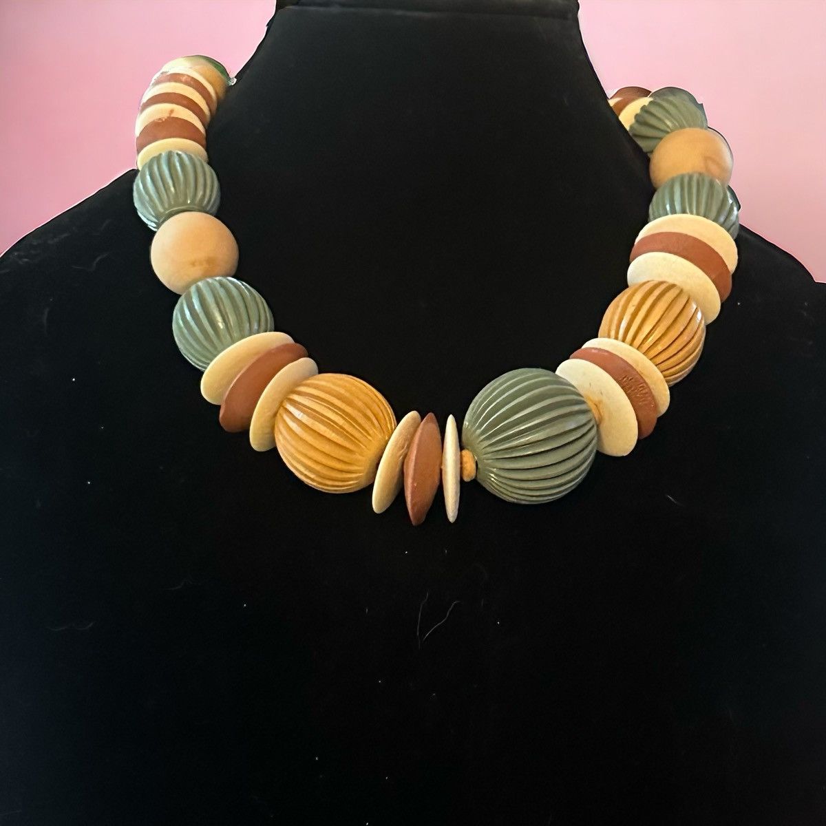 Vintage Vintage chunky carved wooden bead necklace Size ONE SIZE - 1 Thumbnail