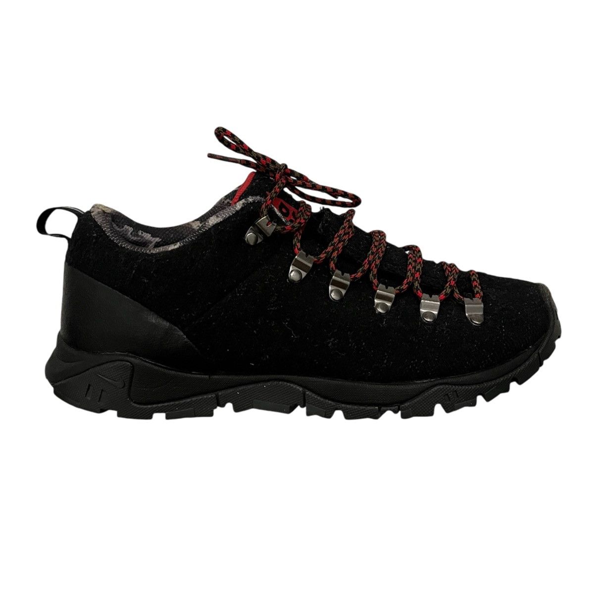 Nike ACG Air Arabak (2012)