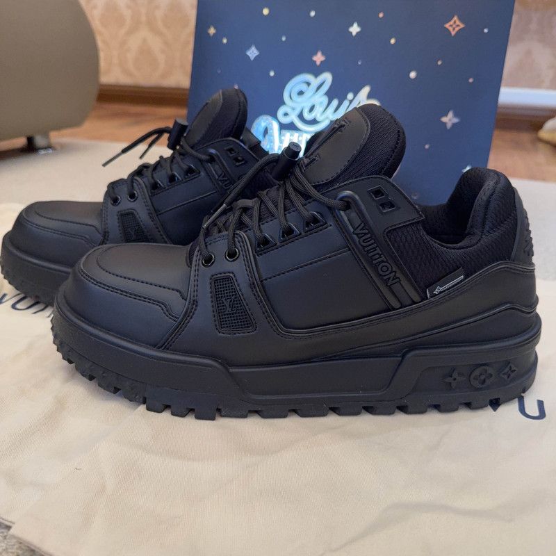 Louis Vuitton Louis Vuitton Black Trainer Sneakers for Men and Women 0079 Size US 10.5 / EU 43-44 - 1 Thumbnail