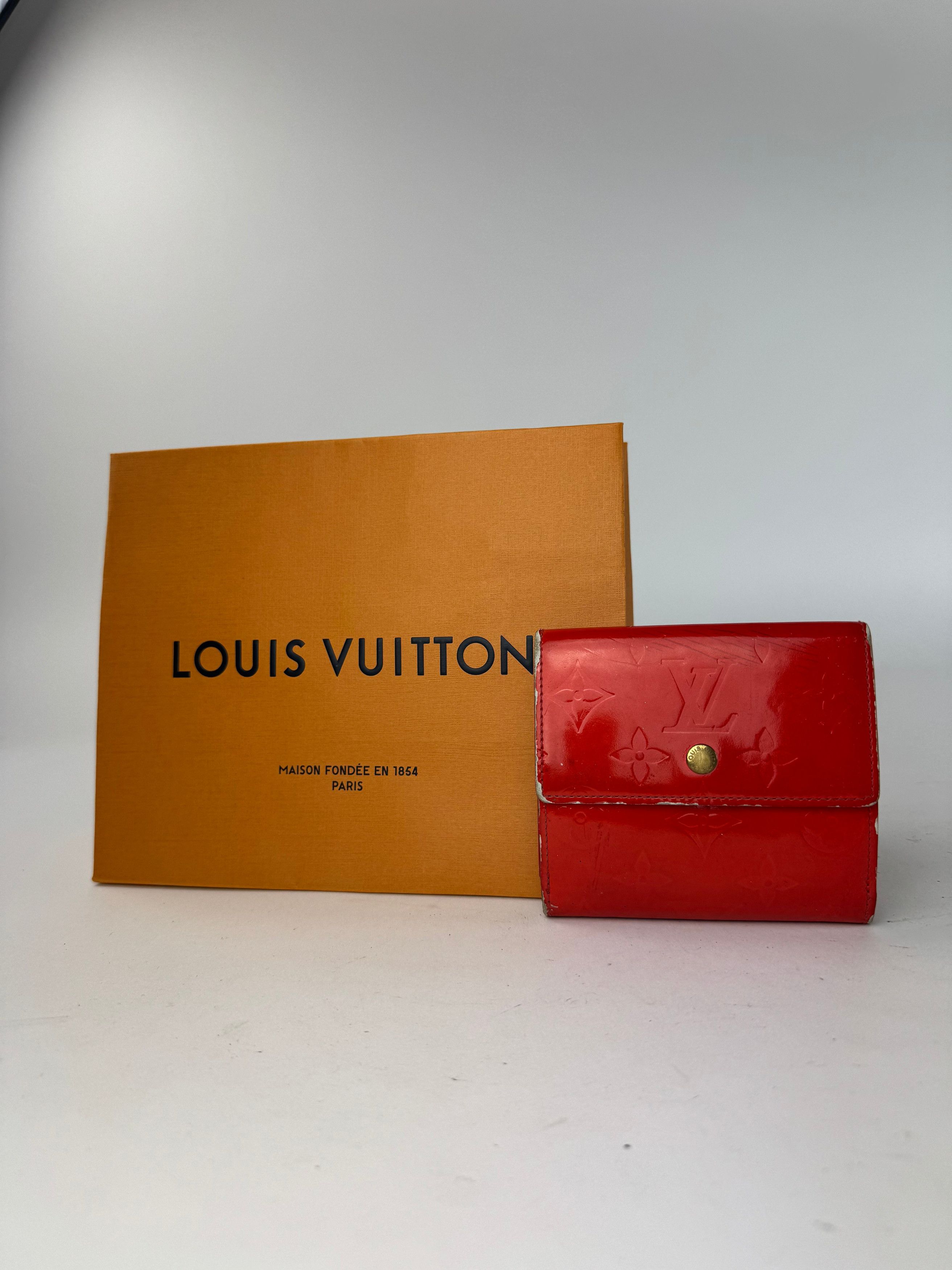 Louis Vuitton Vintage Vernis Leather Wallet red Size ONE SIZE - 1 Thumbnail