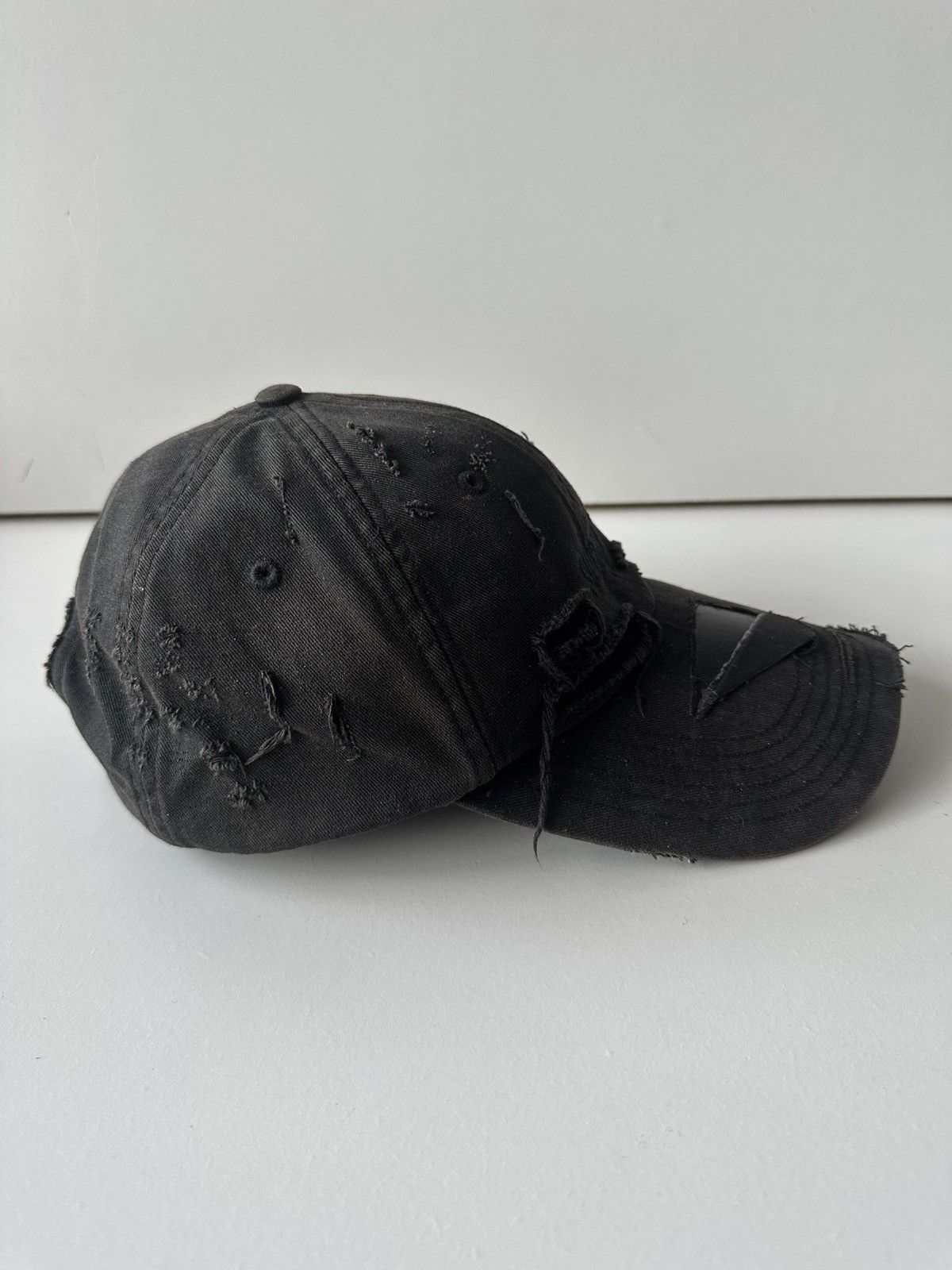 Reebok × Vetements Vetements Reebok Demna Sunday Distressed Cap Size ONE SIZE - 4 Thumbnail
