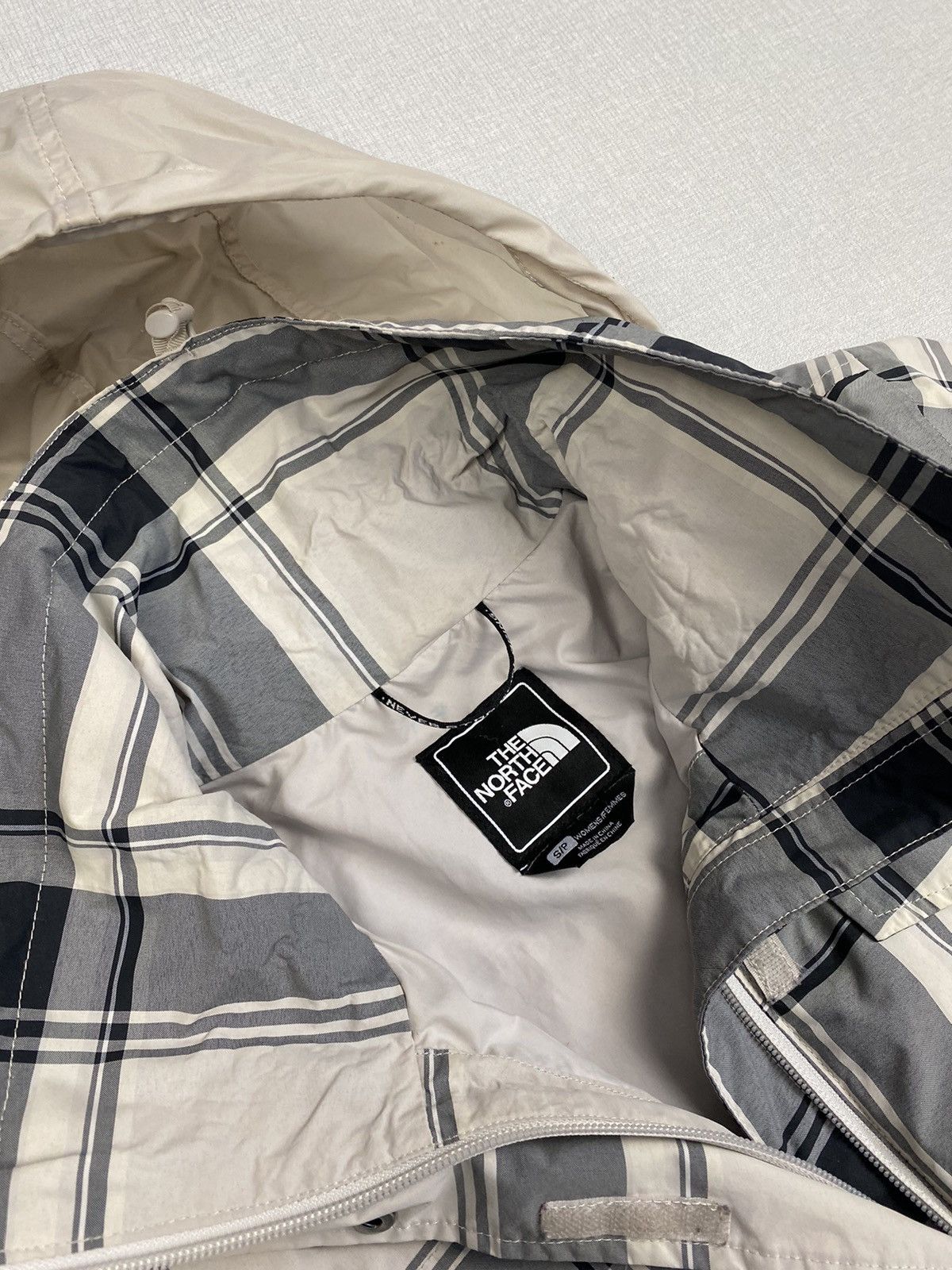 The North Face Women’s The North Face Waterproof Windbreaker Jacket size S Size S / US 4 / IT 40 - 4 Thumbnail