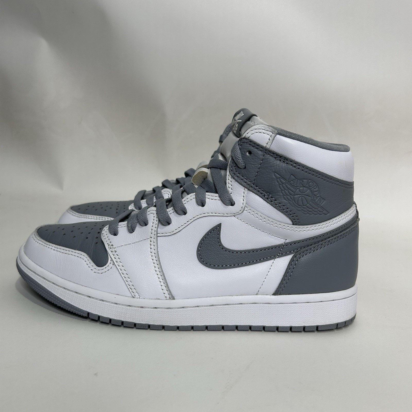 Jordan Brand Nike Air Jordan 1 Retro High OG “Stealth Grey” 555088-037 Size US 9 / EU 42 - 6 Thumbnail