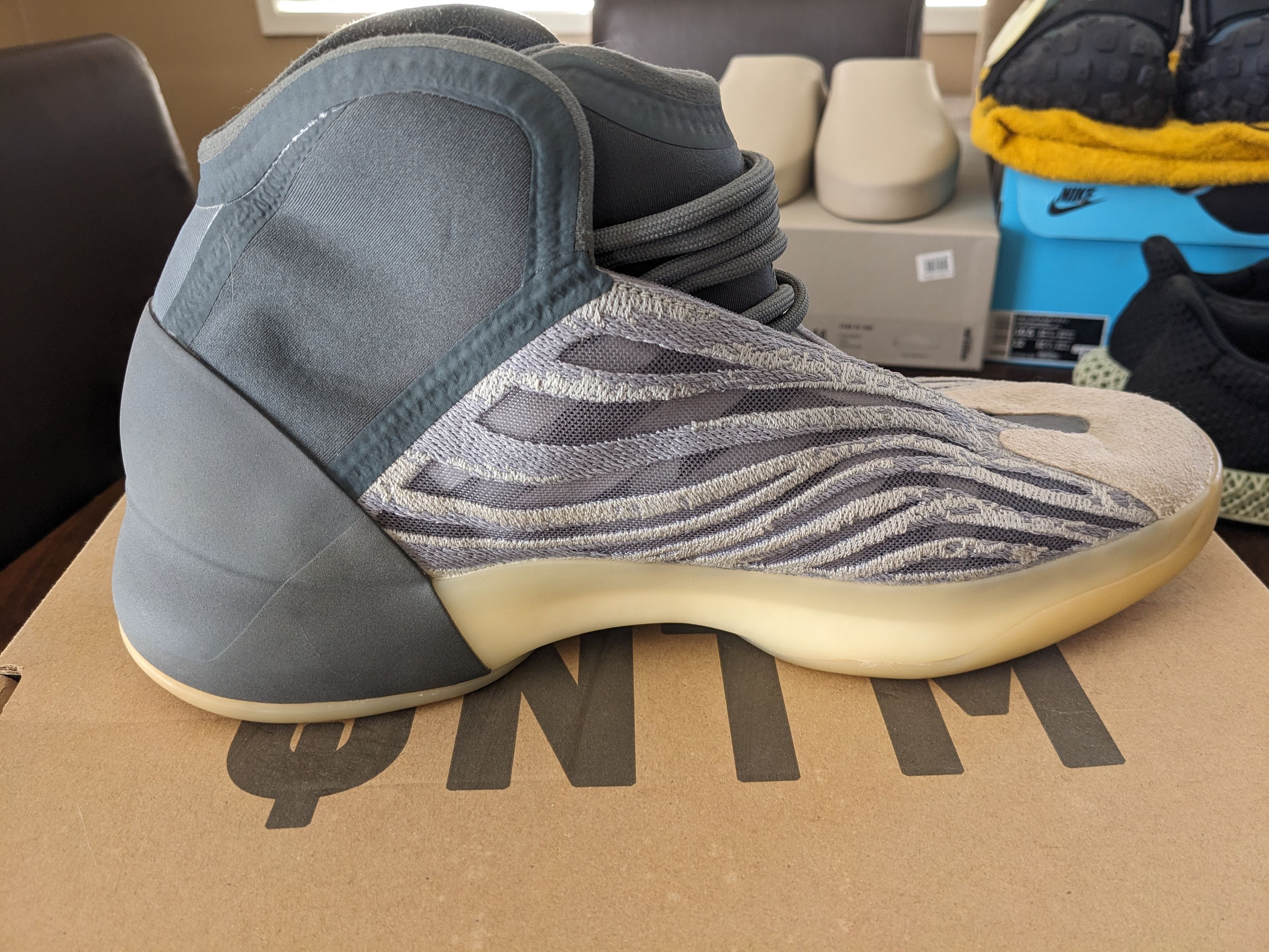 Yeezy Yeezy Quantum Mono Carbon Size US 11 / EU 44 - 6 Thumbnail
