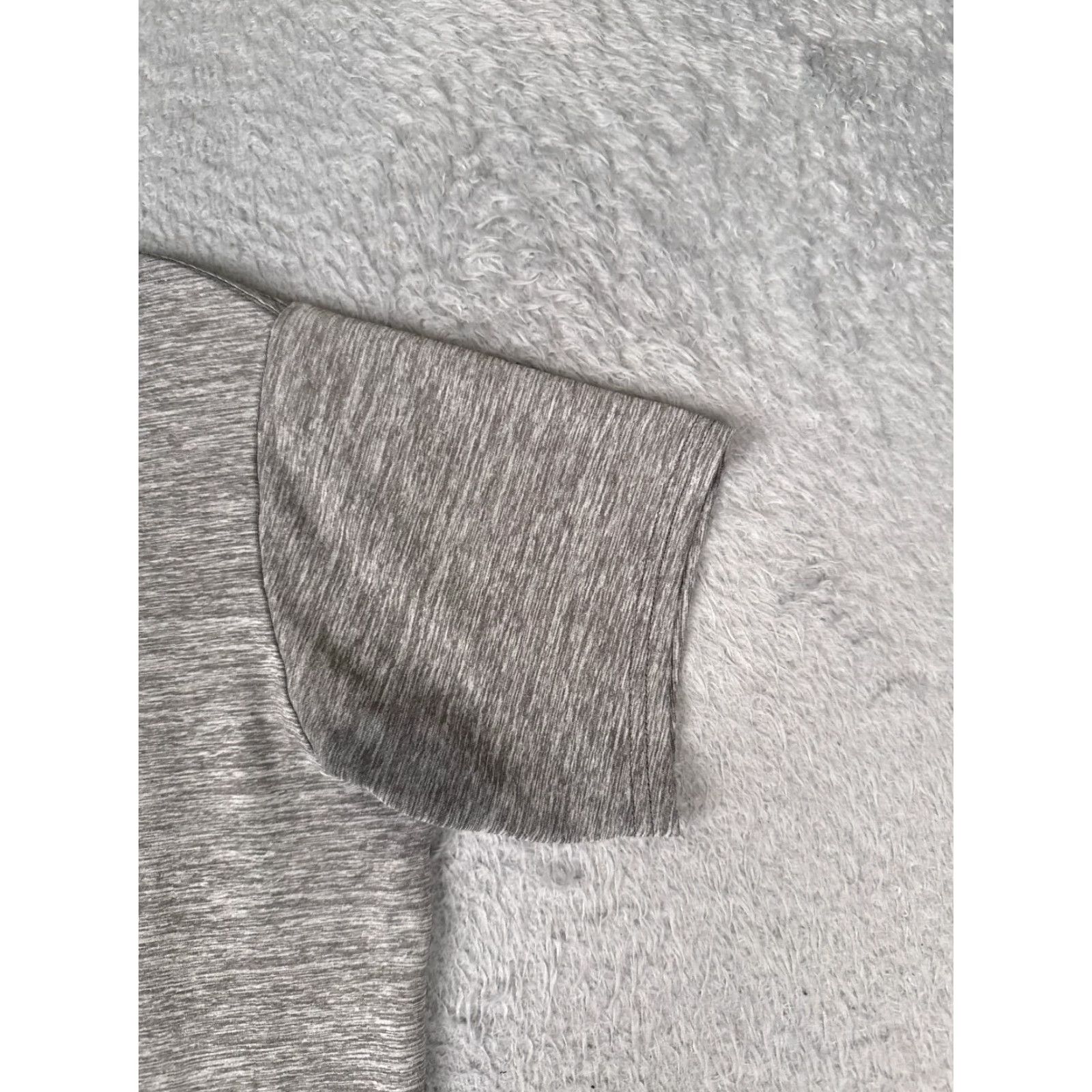 Patagonia Patagonia Shirt Women Small Gray Crew Neck Short Sleeve Cotton Fitz Roy Shirt Size S / US 4 / IT 40 - 2 Thumbnail
