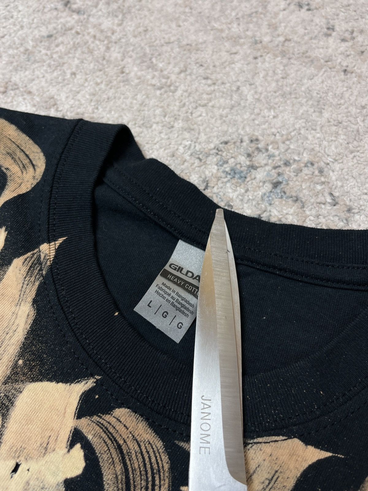 Vintage BLEACH HAND PAINT GRAFFITI Y2K AMAZING UPCYCLED TEE - 767 Size US L / EU 52-54 / 3 - 6 Thumbnail