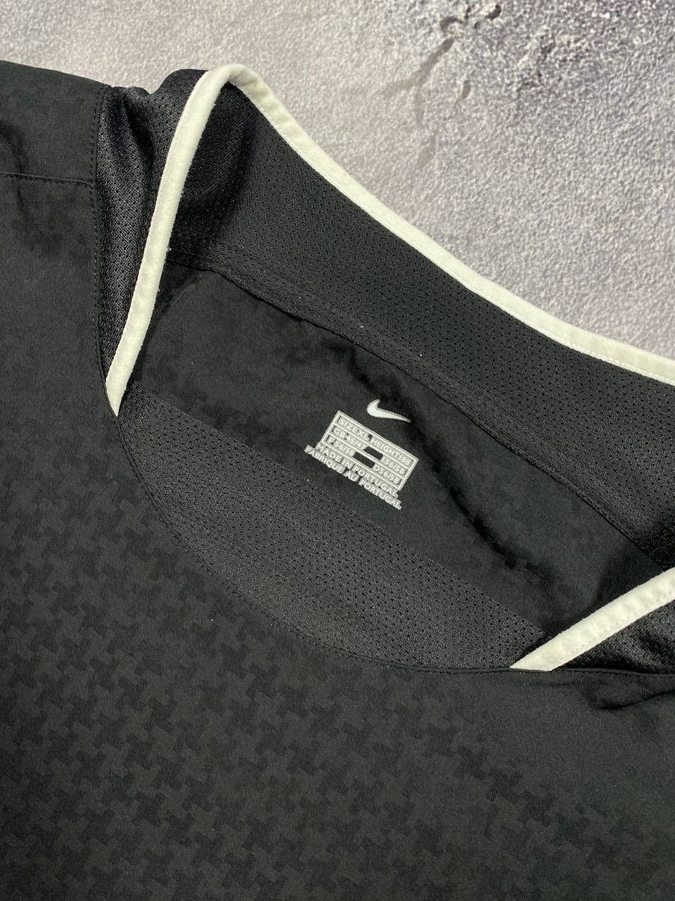 Nike Vtg NIKE Manchester United Black Vodafone Jersey Size US XL / EU 56 / 4 - 2 Thumbnail