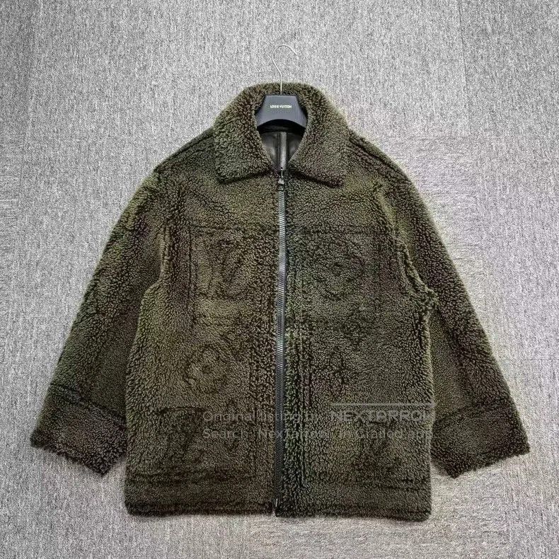 Louis Vuitton louis vuitton reversible fur coat. Size US S / EU 44-46 / 1 - 2 Thumbnail