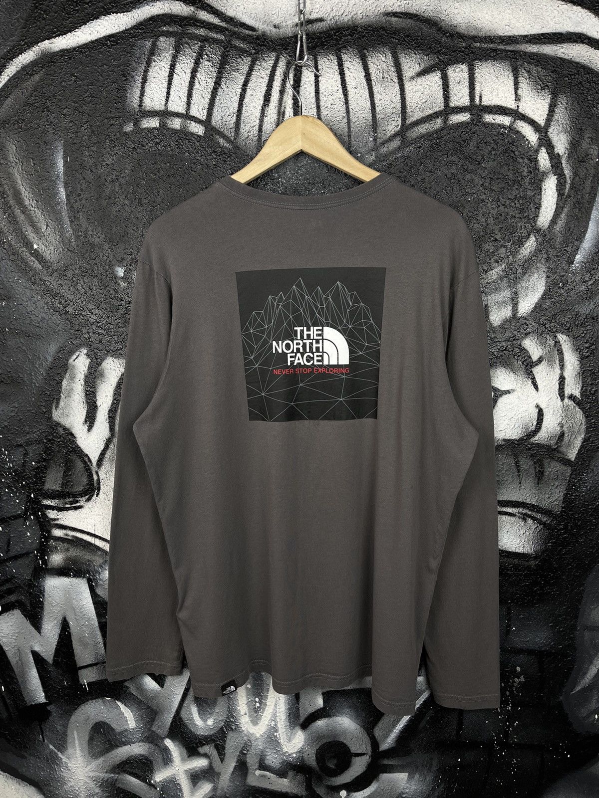 The North Face The North Face Back Box Logo Outdoor Grey Cotton Long Sleeve T-Shirt Size L Size US L / EU 52-54 / 3 - 6 Thumbnail