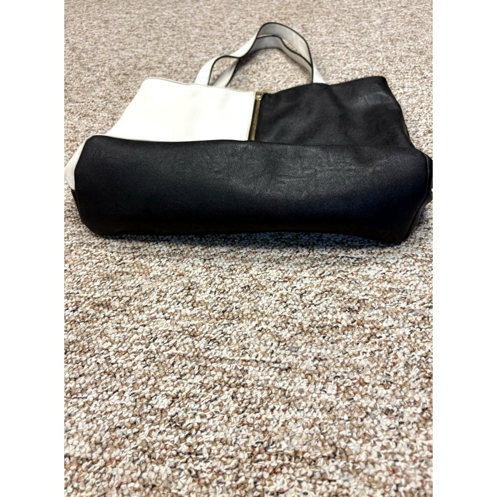 Kenneth Cole KENNETH COLE REACTION Purse Satchel Bag White & Black Zip - 25932 Satchel/Top Handle Bag Womens Luggage & Bags Size ONE SIZE - 6 Thumbnail
