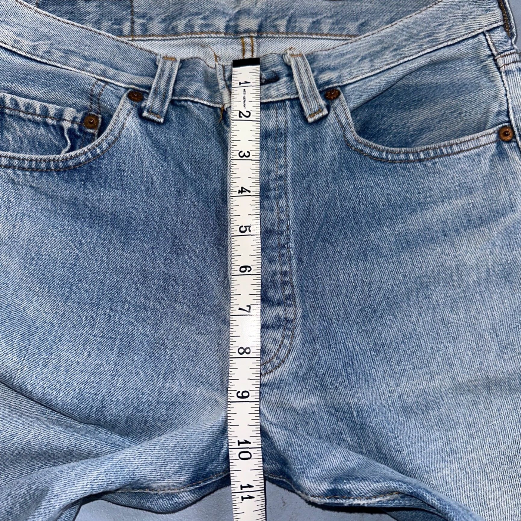 Levi's VINTAGE Levi's 501 Jeans Men's 30x36 Straight Fit 80s Redline Selvedge Light Wash Denim Size US 30 / EU 46 - 4 Thumbnail