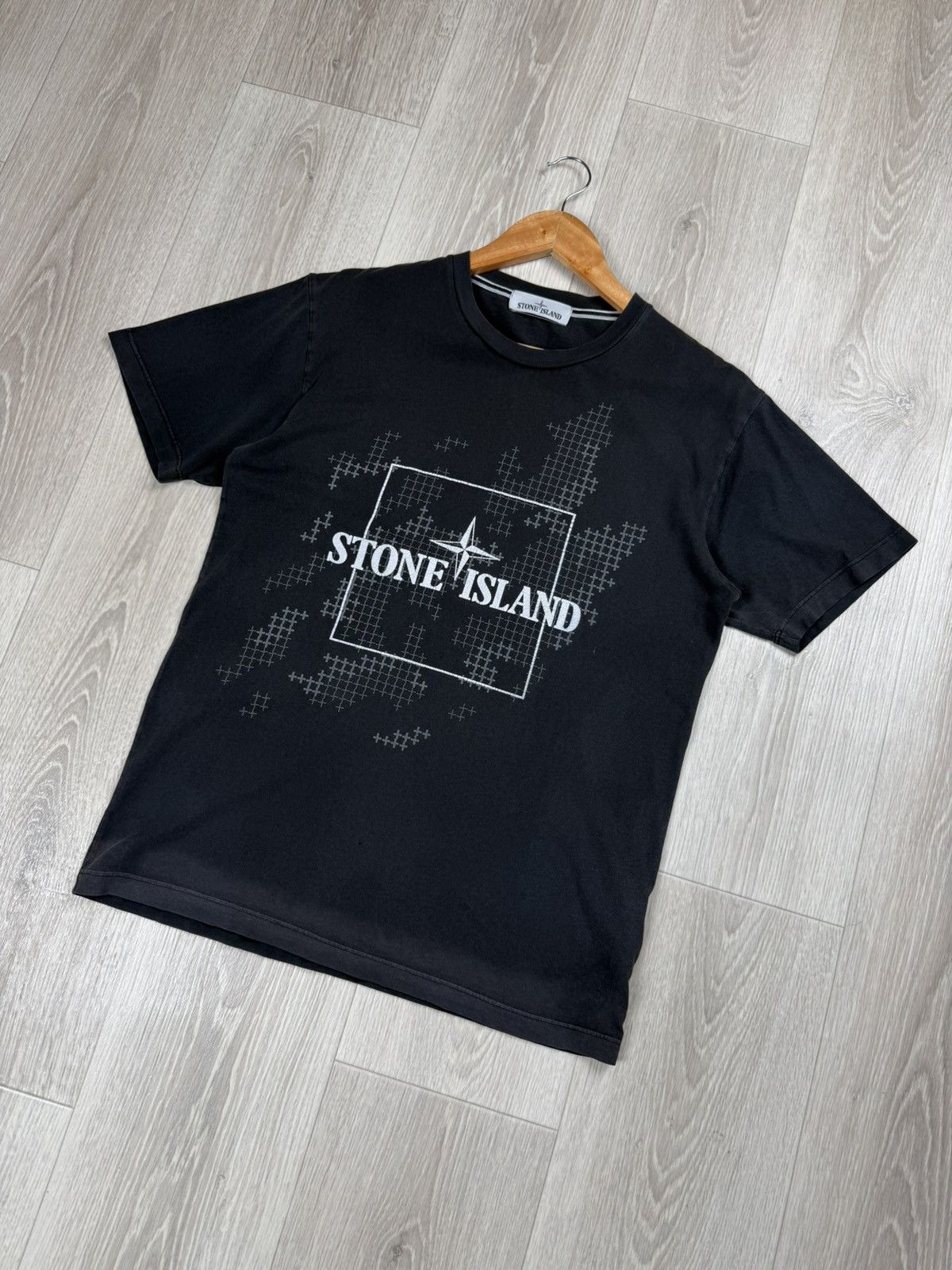 Stone Island Stone Island Geometric Logo Print Black Distressed T-Shirt Size US M / EU 48-50 / 2 - 3 Thumbnail