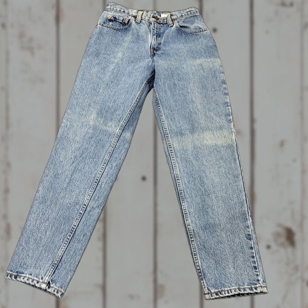 Levi's VINTAGE Levi's 550 Light Wash Relaxed Fit Tapered Leg Jeans Size 7 Short Women/Boys? No—Gender not specified. Size 28" / US 6 / IT 42 - 1 Thumbnail