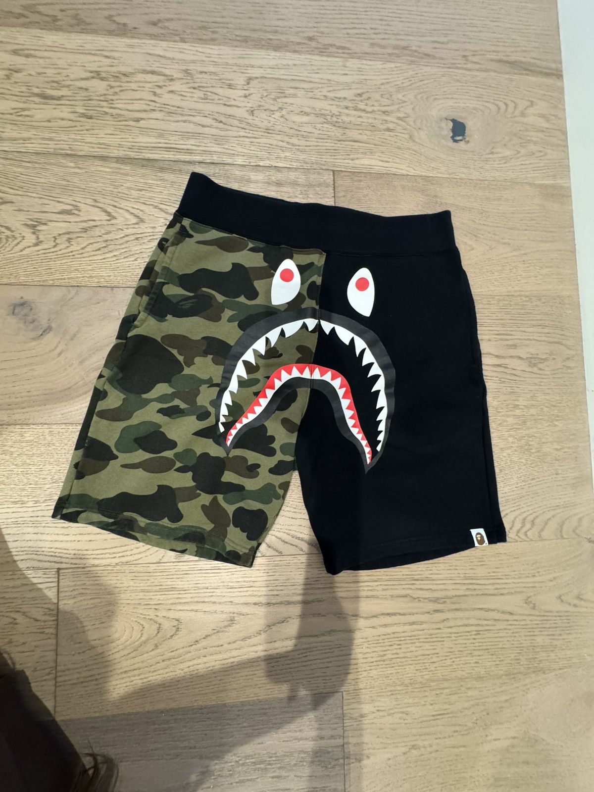Bape Bape Split Camo Shark Sweat Shorts Black/Green – Size L Size US 36 / EU 52 - 1 Thumbnail
