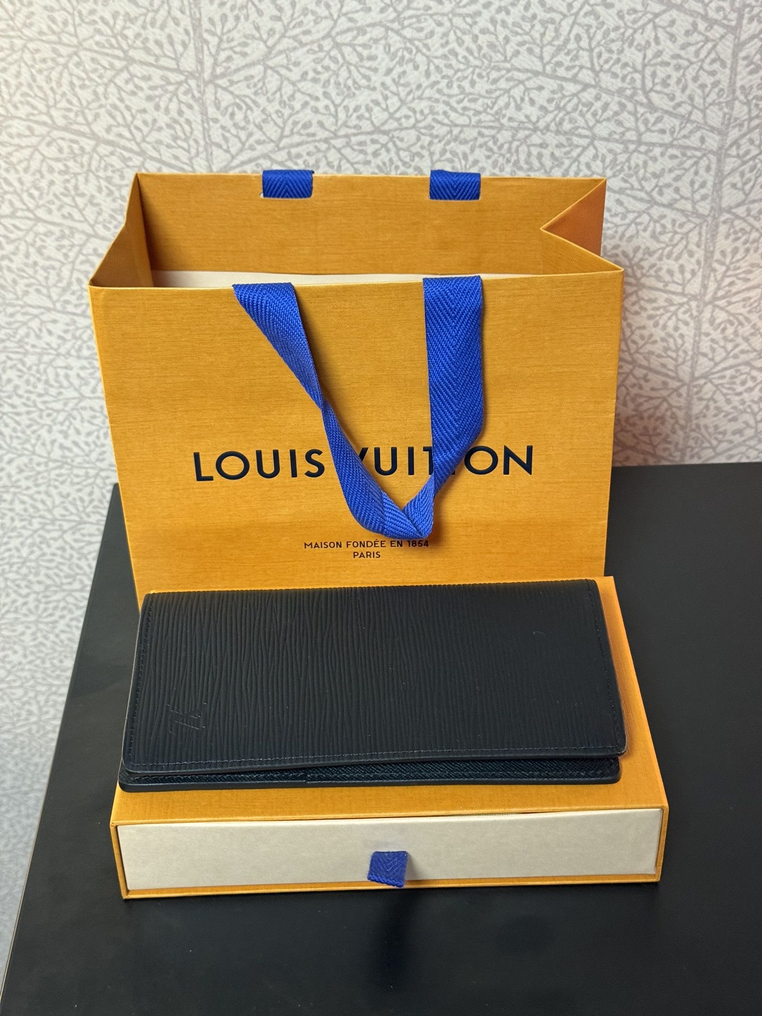 Louis Vuitton Louis Vuitton Brazza Wallet – Epi Leather Black M60622 Size ONE SIZE - 2 Thumbnail