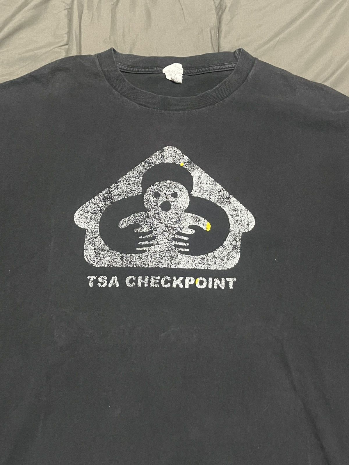 Vintage Vintage Washed Black TSA Checkpoint Graphic Tee Size US L / EU 52-54 / 3 - 2 Thumbnail