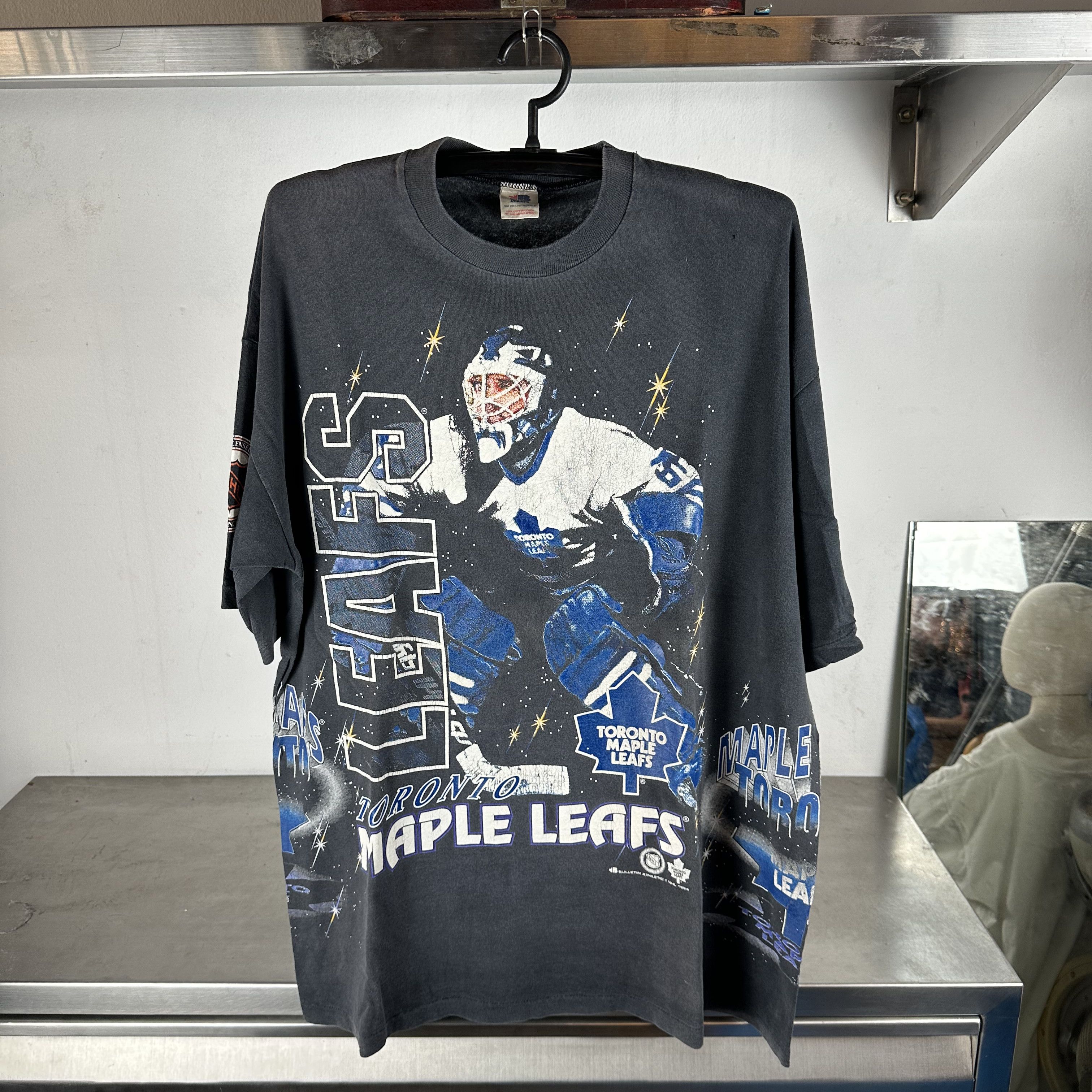 Vintage 1994 Toronto Maple Leafs NHL Bulletin Athletic AOP T-Shirt Size US XL / EU 56 / 4 - 1 Thumbnail