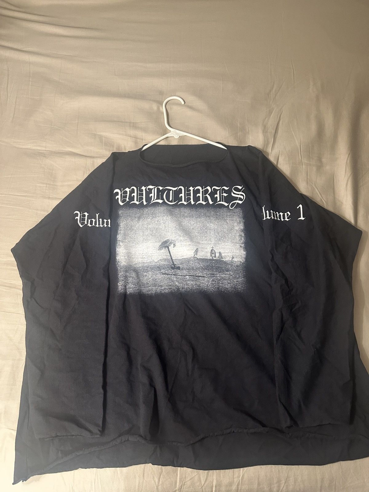 Kanye West Vultures V1 cropped longsleeve Size US L / EU 52-54 / 3 - 1 Thumbnail