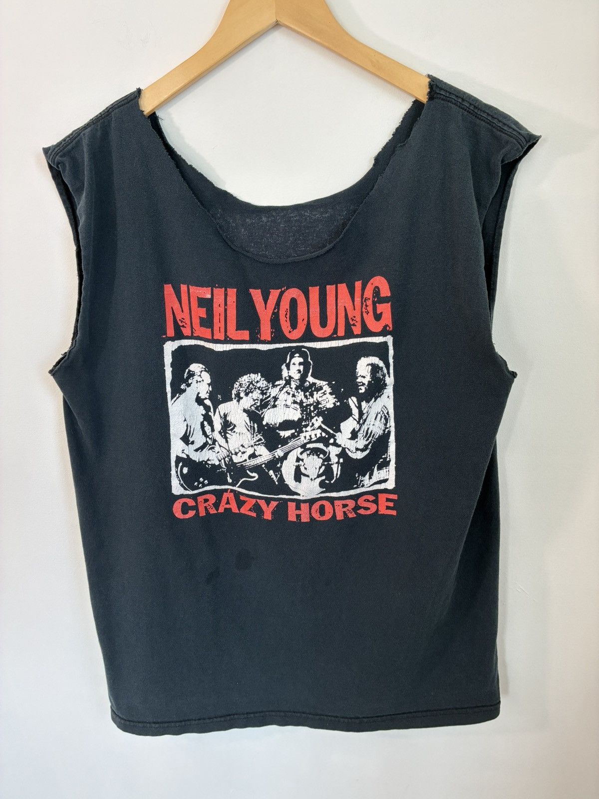 Band Tees Neil Young Thrashed Cut Off Distressed Band Tee Size US L / EU 52-54 / 3 - 1 Thumbnail