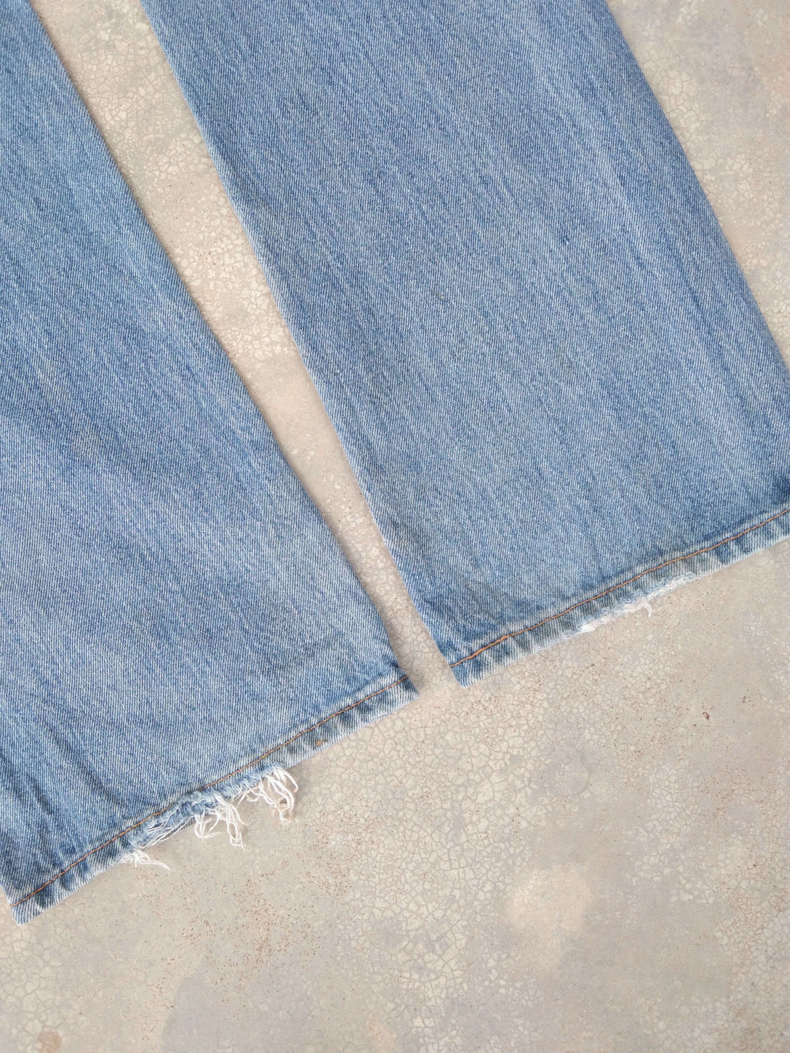 Levi's Vintage Levi's 517 Boot Cut Distressed Jeans 32x32 Size US 32 / EU 48 - 5 Thumbnail