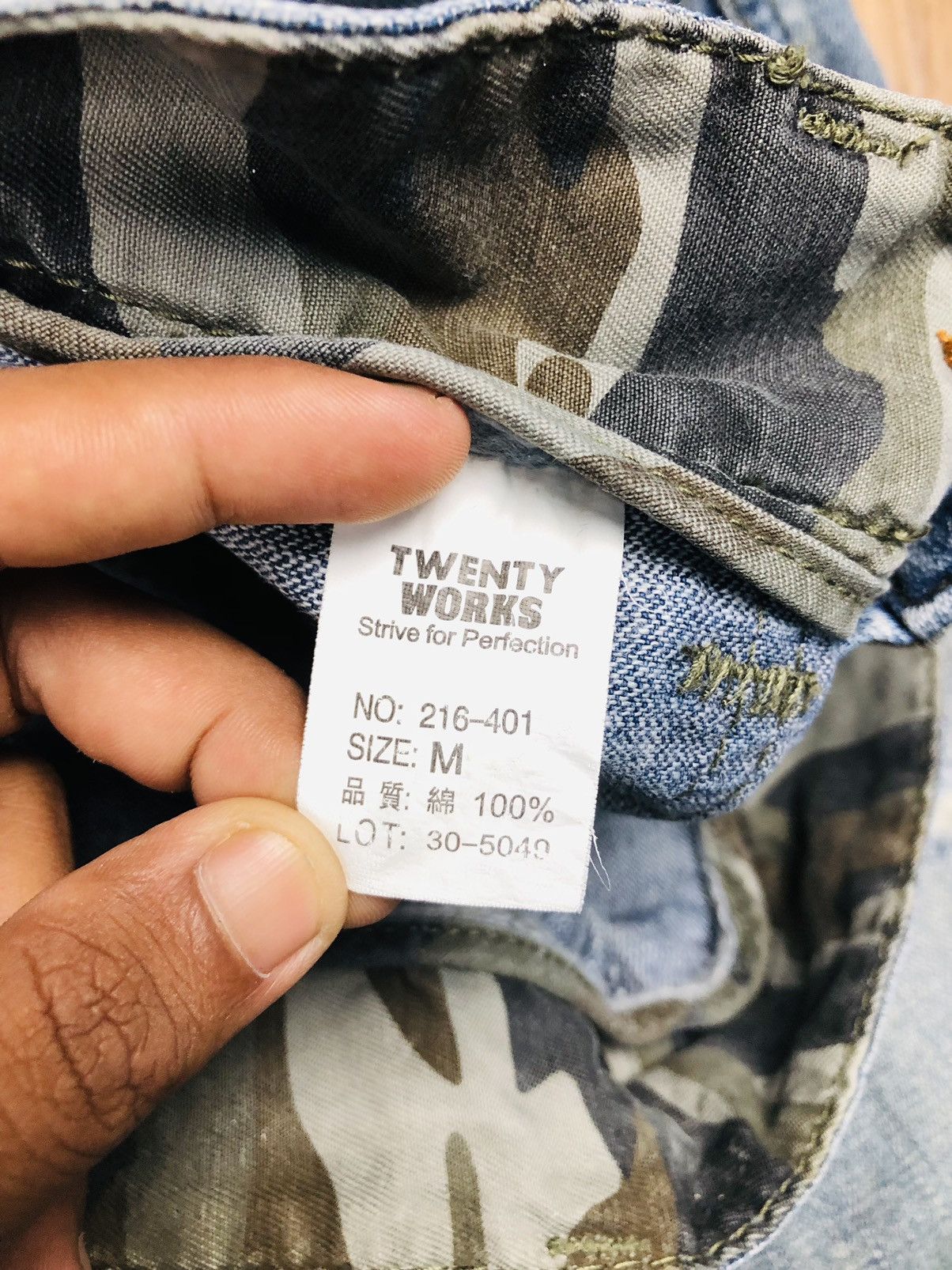 Twenty TWENTY WORKS Distressed Camo Jeans (38) Size US 31 - 12 Thumbnail