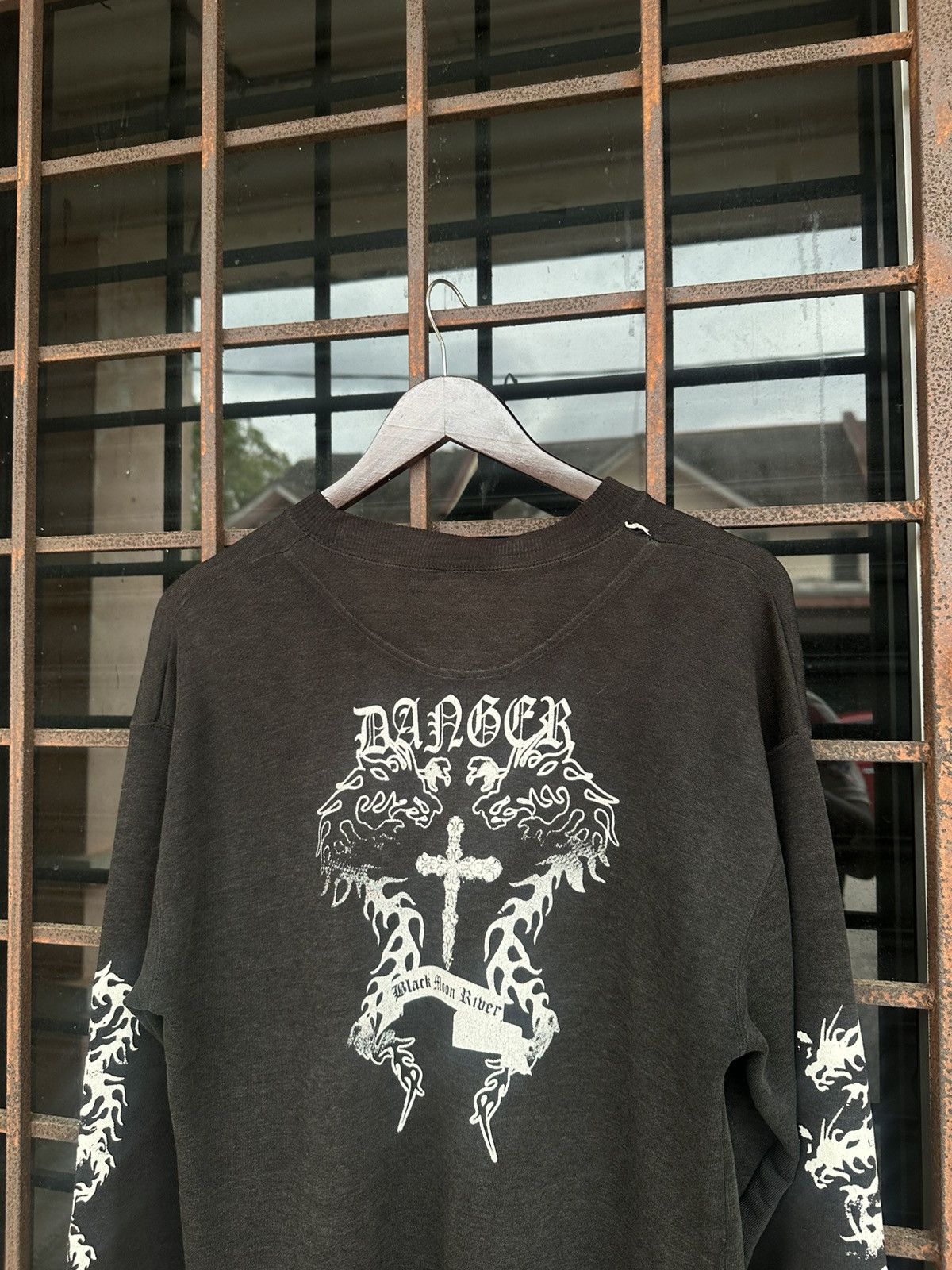 Vintage Vintage Black Moon River Faded Crewneck Size US S / EU 44-46 / 1 - 4 Thumbnail