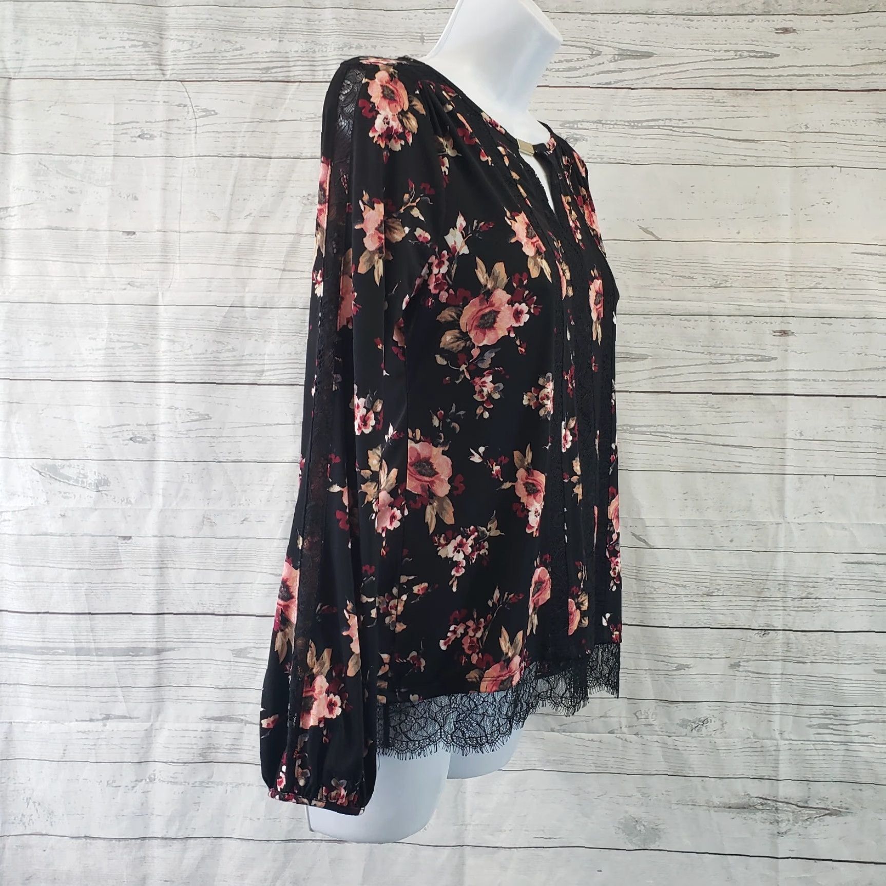 White House Black Market White House Black Market Blouse Womens Top Long Sleeve Floral Lace Hem 2XSP Pink Red Black Vintage No N/A Size XXS / US 00 / IT 34 - 3 Thumbnail