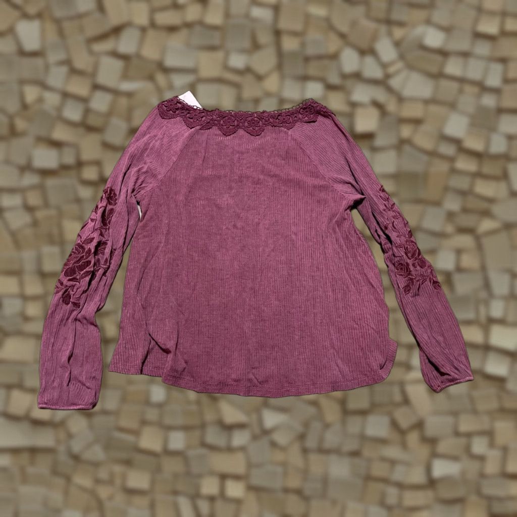 Vintage Coco+Jaimeson Shirt Women's XS Purple Roses on Sleeve T-Shirt V-Neck Long Sleeve Casual Basic Modern Rose Pattern Adults Size XS / US 0-2 / IT 36-38 - 1 Thumbnail