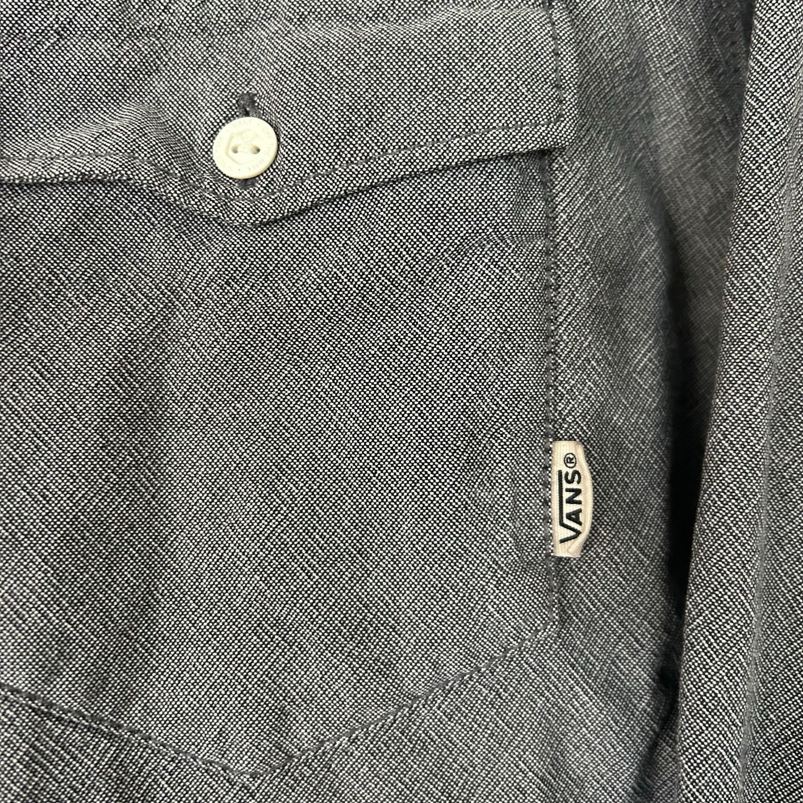 Vans Men’s gray vans, button-down T-shirt with plaid trim Size US L / EU 52-54 / 3 - 4 Thumbnail