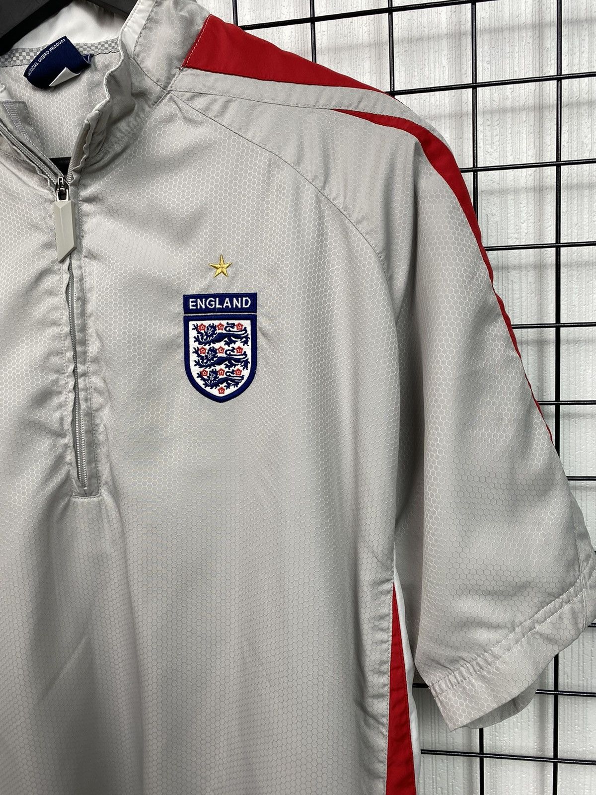 Umbro England Umbro soccer team training jersey L size football Size US L / EU 52-54 / 3 - 4 Thumbnail