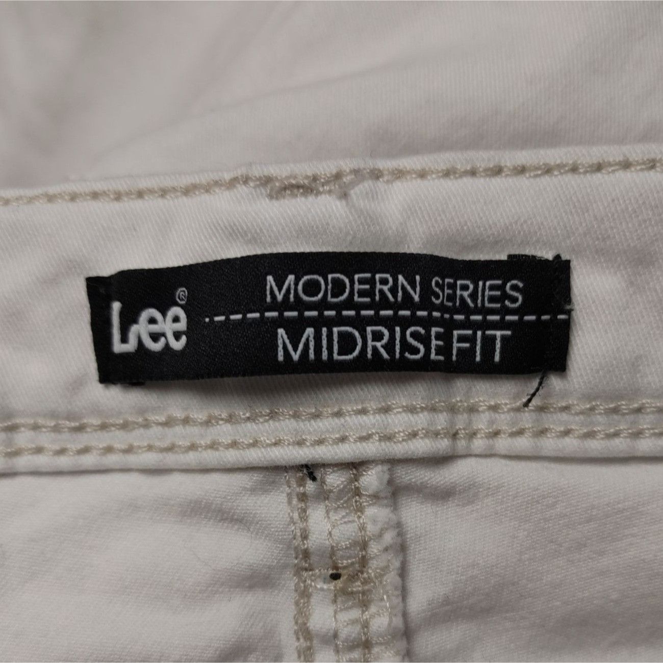 Lee Lee Women's White Modern Series Mid Rise Fit Shorts 16 M Size 38" / US 16 / IT 52 - 3 Thumbnail