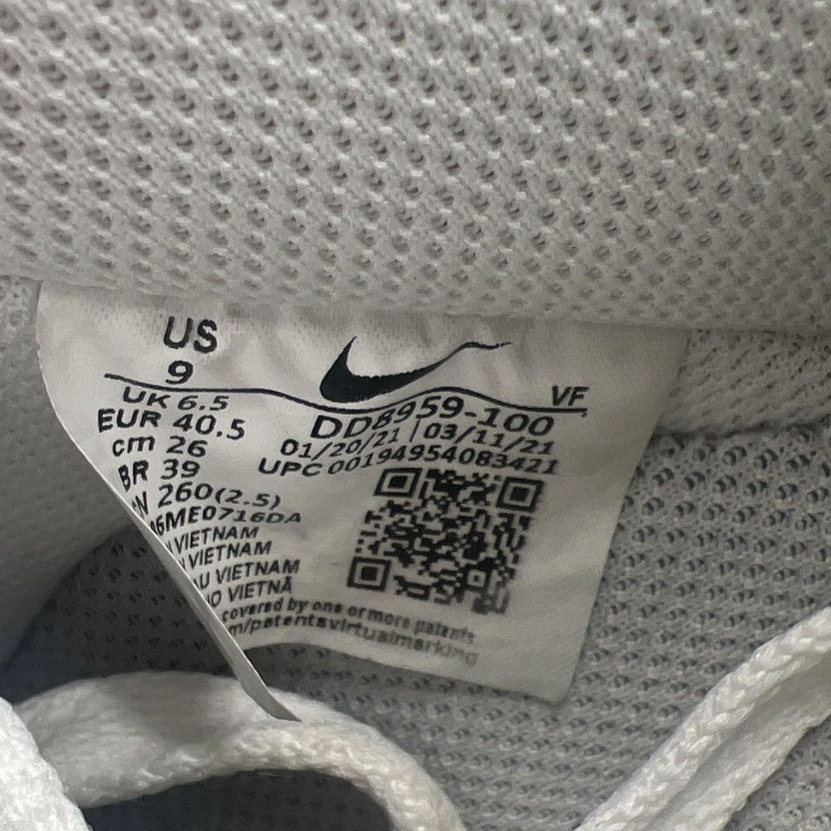 Nike Wmns Air Force 1 triple white Size US 9 / EU 42 - 8 Thumbnail