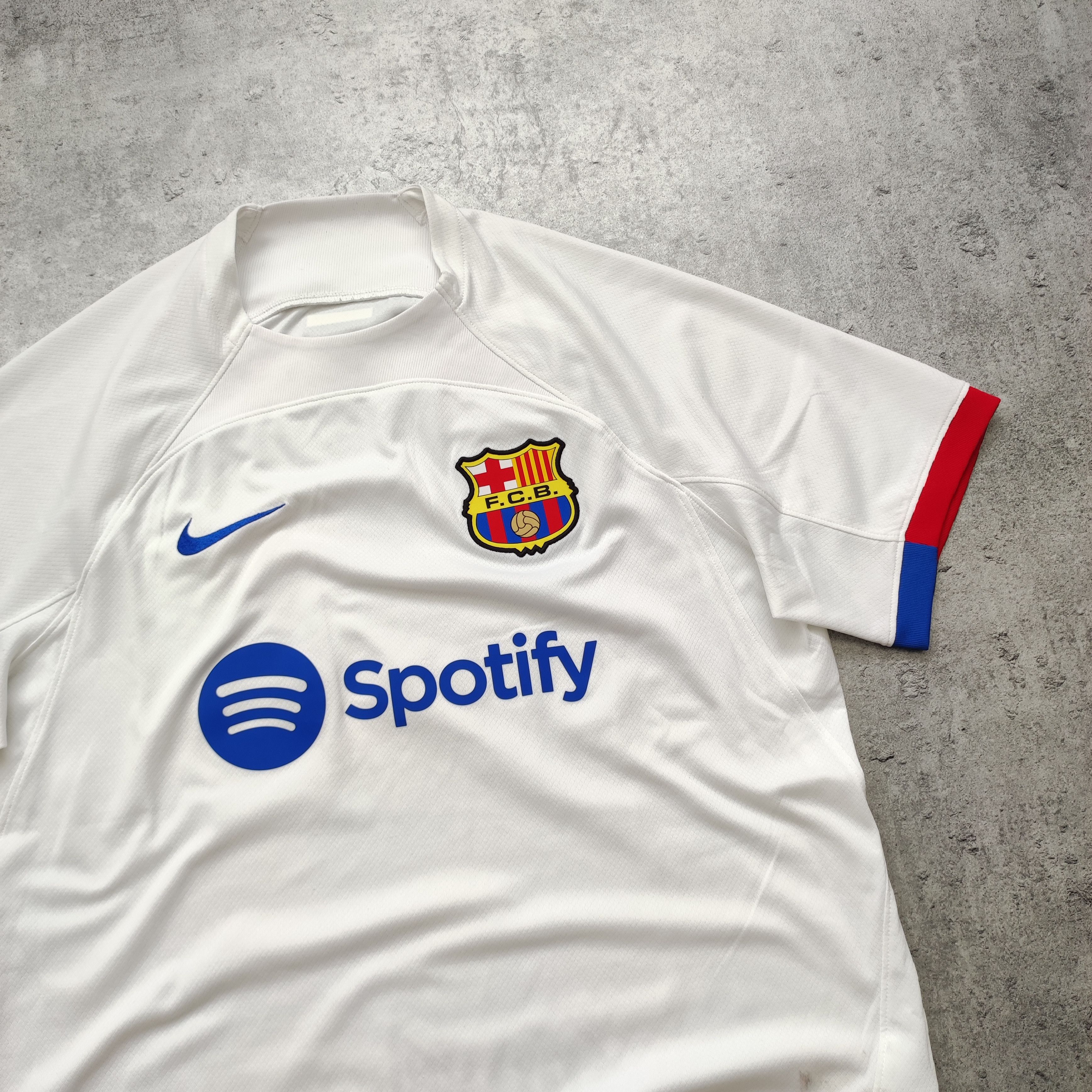 Nike FC Barcelona 2023/24 Away Football Nike Jersey Stadium Size US L / EU 52-54 / 3 - 3 Thumbnail