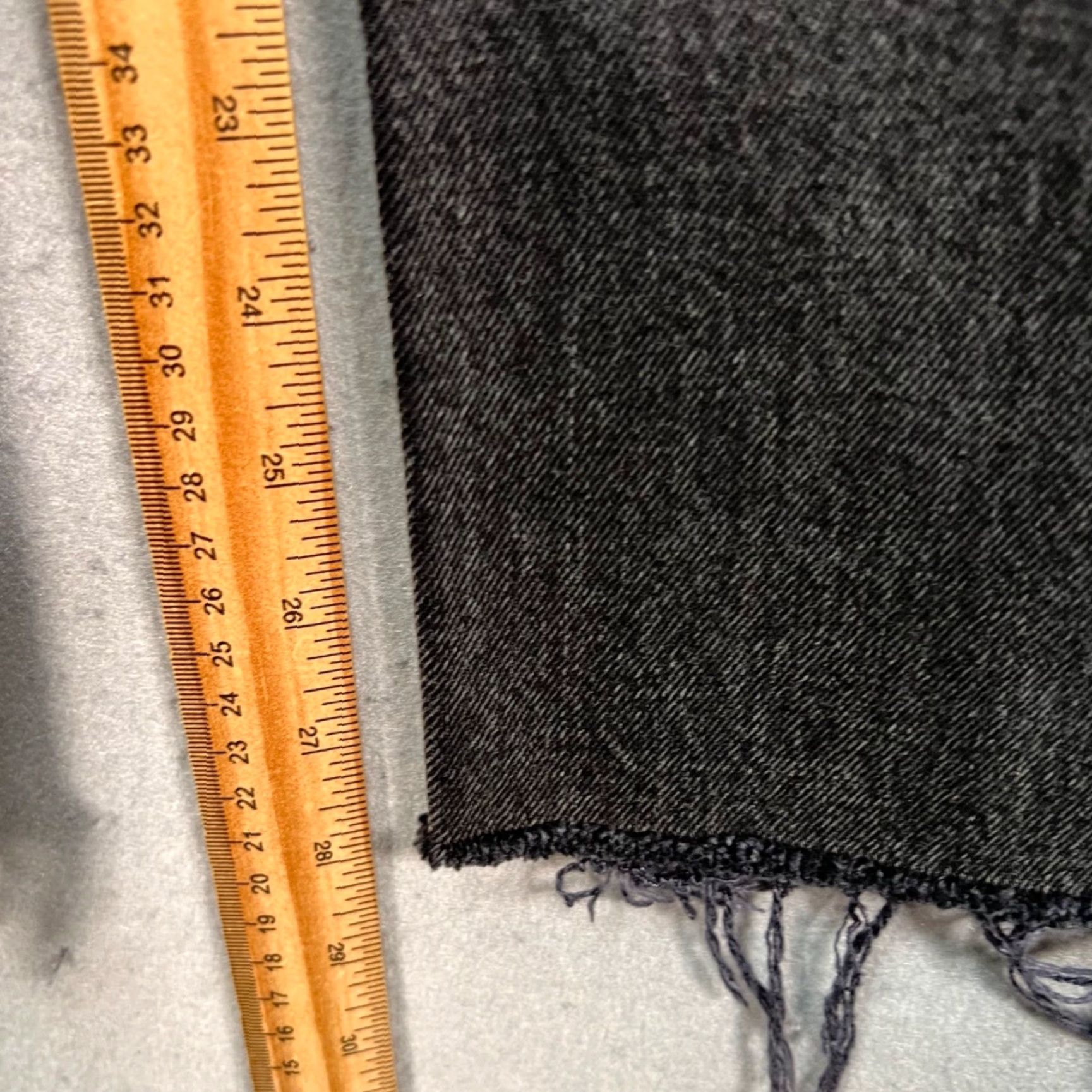 Abercrombie & Fitch Abercrombie & Fitch Jeans 90s Relaxed High Rise Black Frayed Hem Womens 24 / 00s Jeans Womens 24 Black 90s Abercrombie & Fitch Jeans Size 42" / US 20 - 7 Thumbnail
