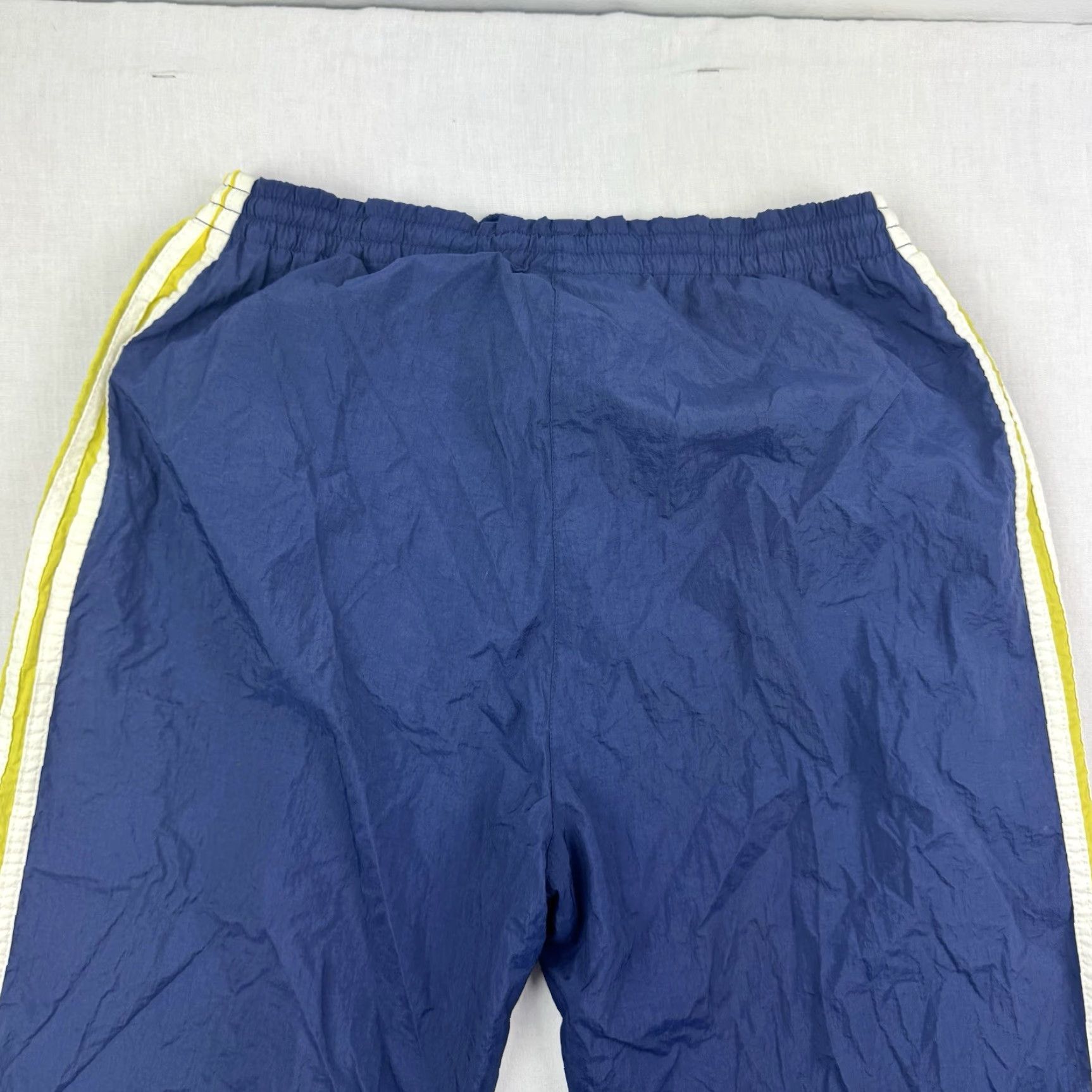 Adidas VINTAGE adidas Track Pants Men L Blue Baggy 90s Sports Athleisure Logo Embroider Size US 33 - 7 Thumbnail