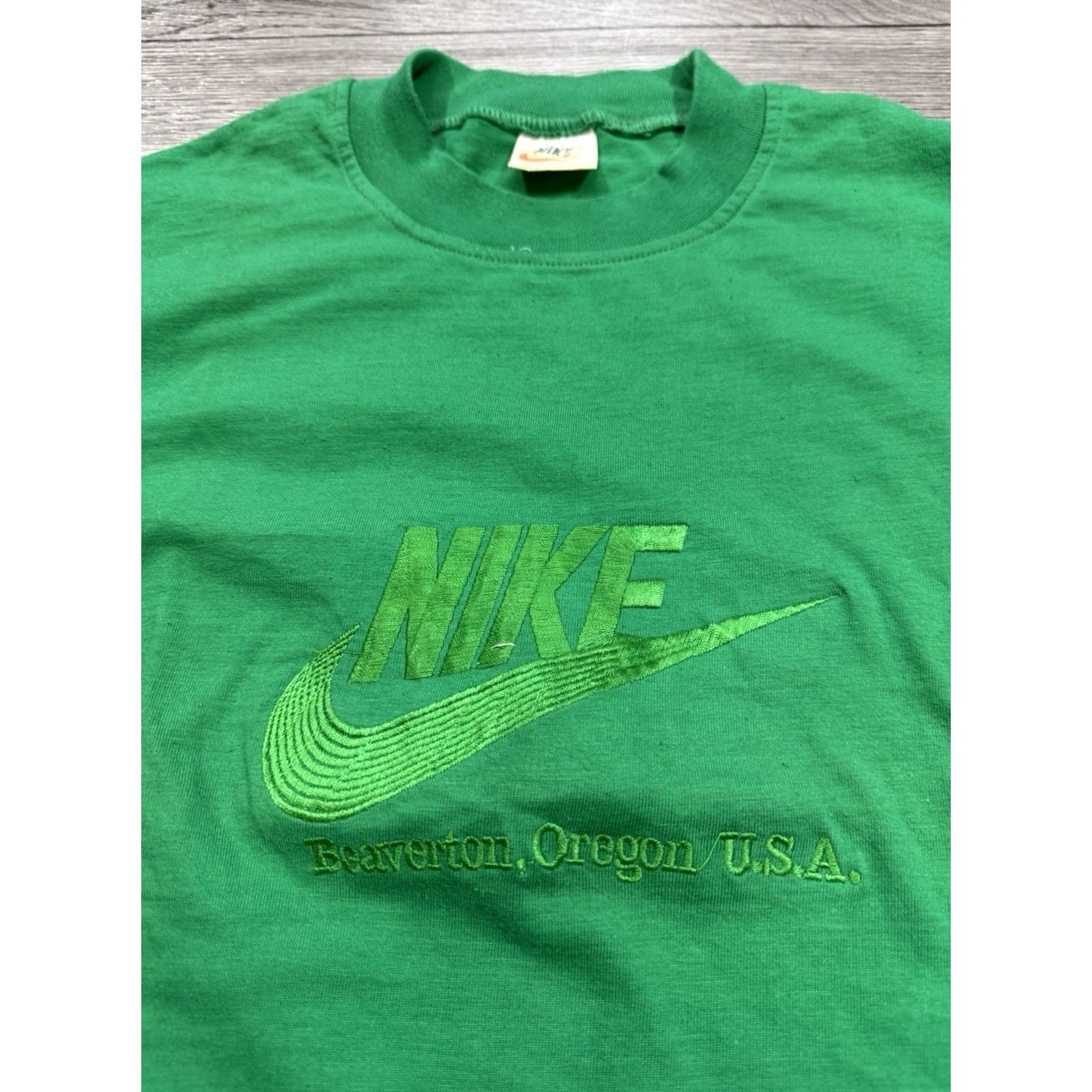 Nike VINTAGE Nike T-Shirt Green S/M Short Sleeve Mens 1980s Made in USA Beaverton Oregon Logo Size US S / EU 44-46 / 1 - 6 Thumbnail