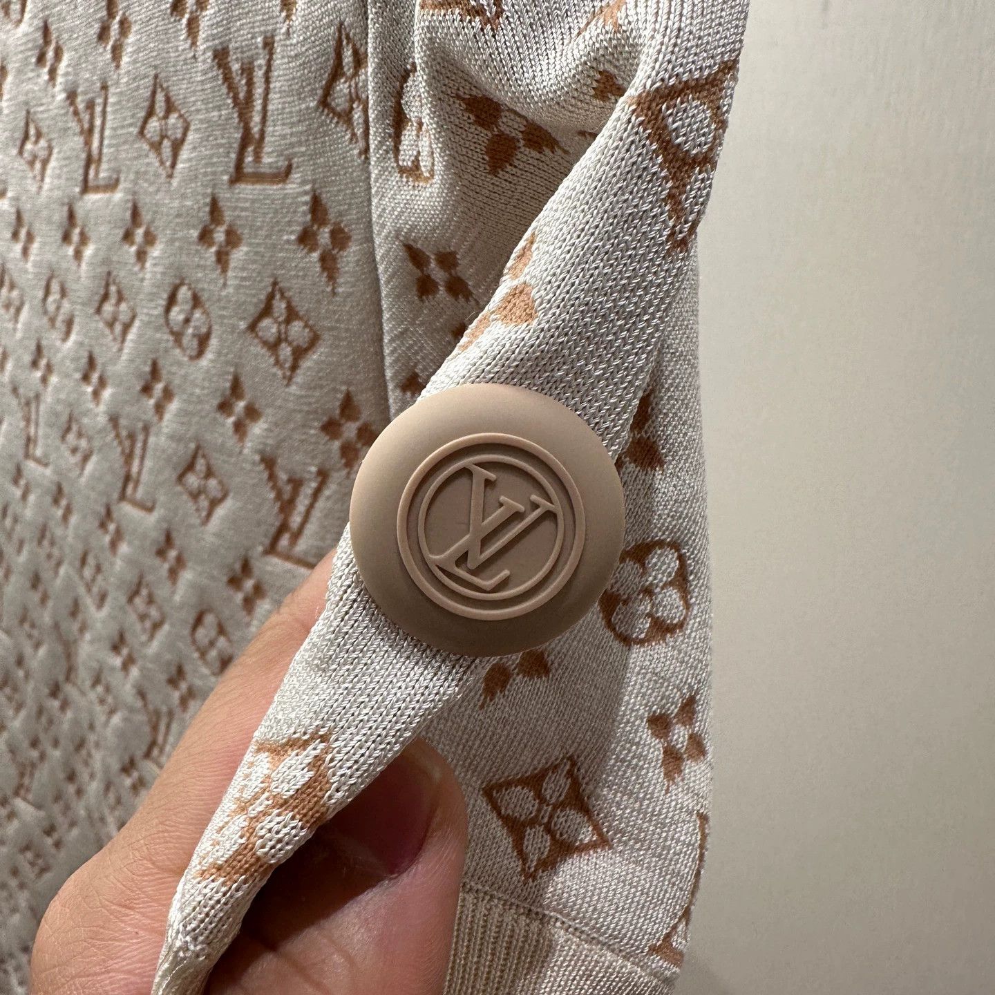 Louis Vuitton Louis Vuitton 24SS All-Over Monogram Silk Tee Size S Size S / US 4 / IT 40 - 6 Thumbnail