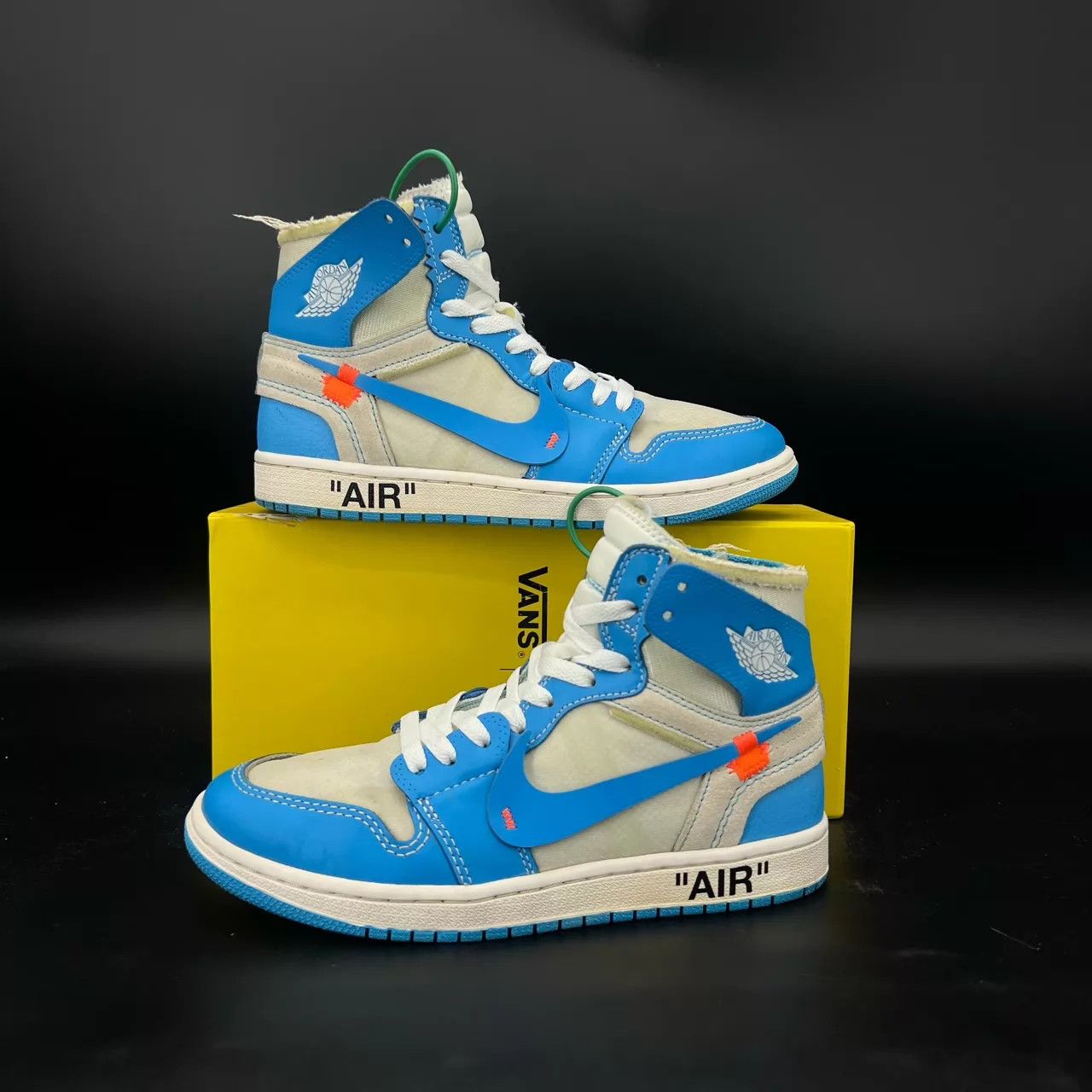 Nike Jordan 1 UNC 40.5 (worn 2-3x, original box) Size US 7.5 / EU 40-41 - 3 Thumbnail