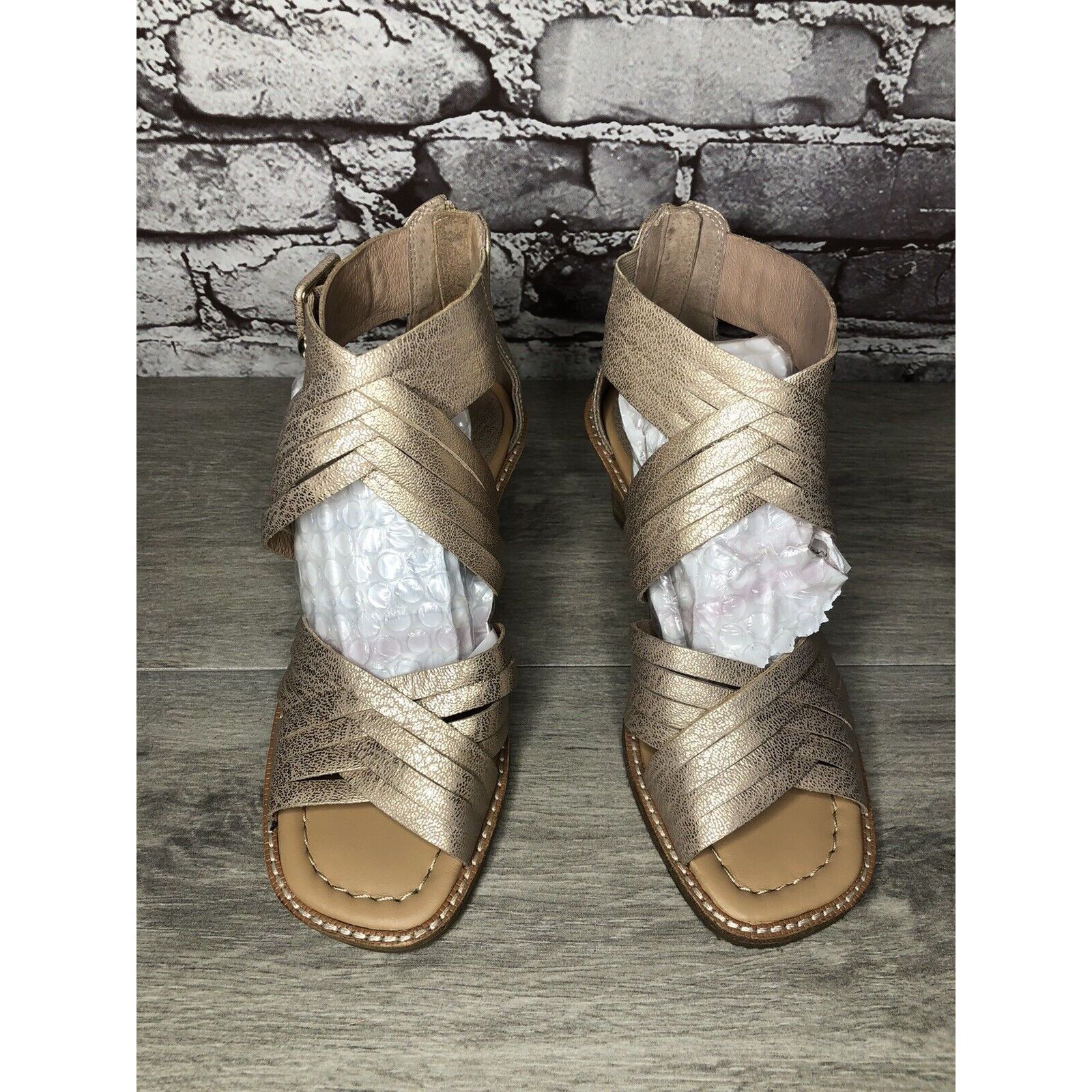 Donald Pliner Donald Pliner Junnah Gold Metallic Leather Ankle Strap Heel Size US 5.5 / IT 35.5 - 17 Thumbnail