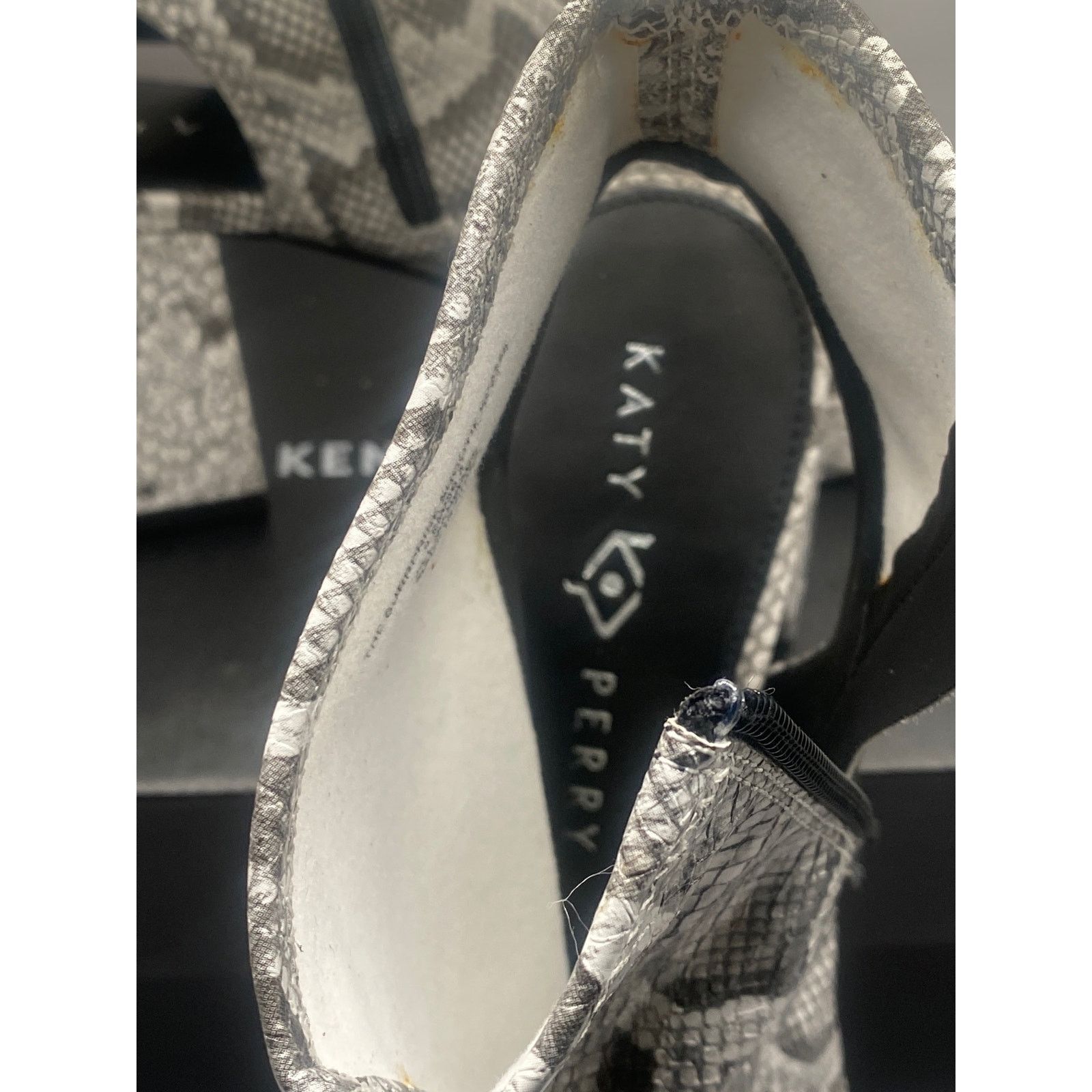 Katie Eary KATY PERRY The Surprise Shootie Size 9.5M Size US 9.5 / IT 39.5 - 9 Thumbnail