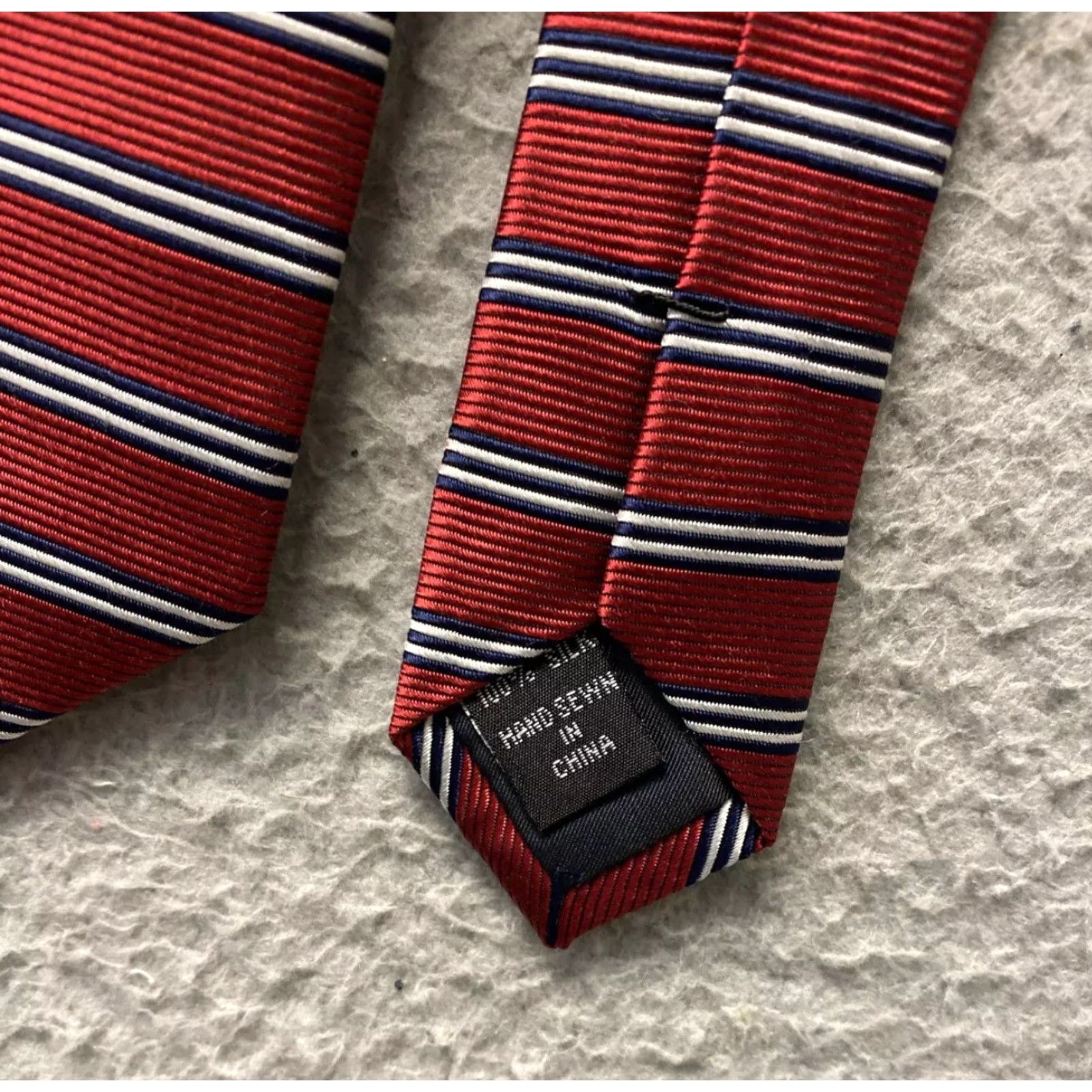 Vintage JOS A BANK Vintage Red Gray Striped Silk Tie 60” Designer Preppy Mens Size ONE SIZE - 2 Thumbnail
